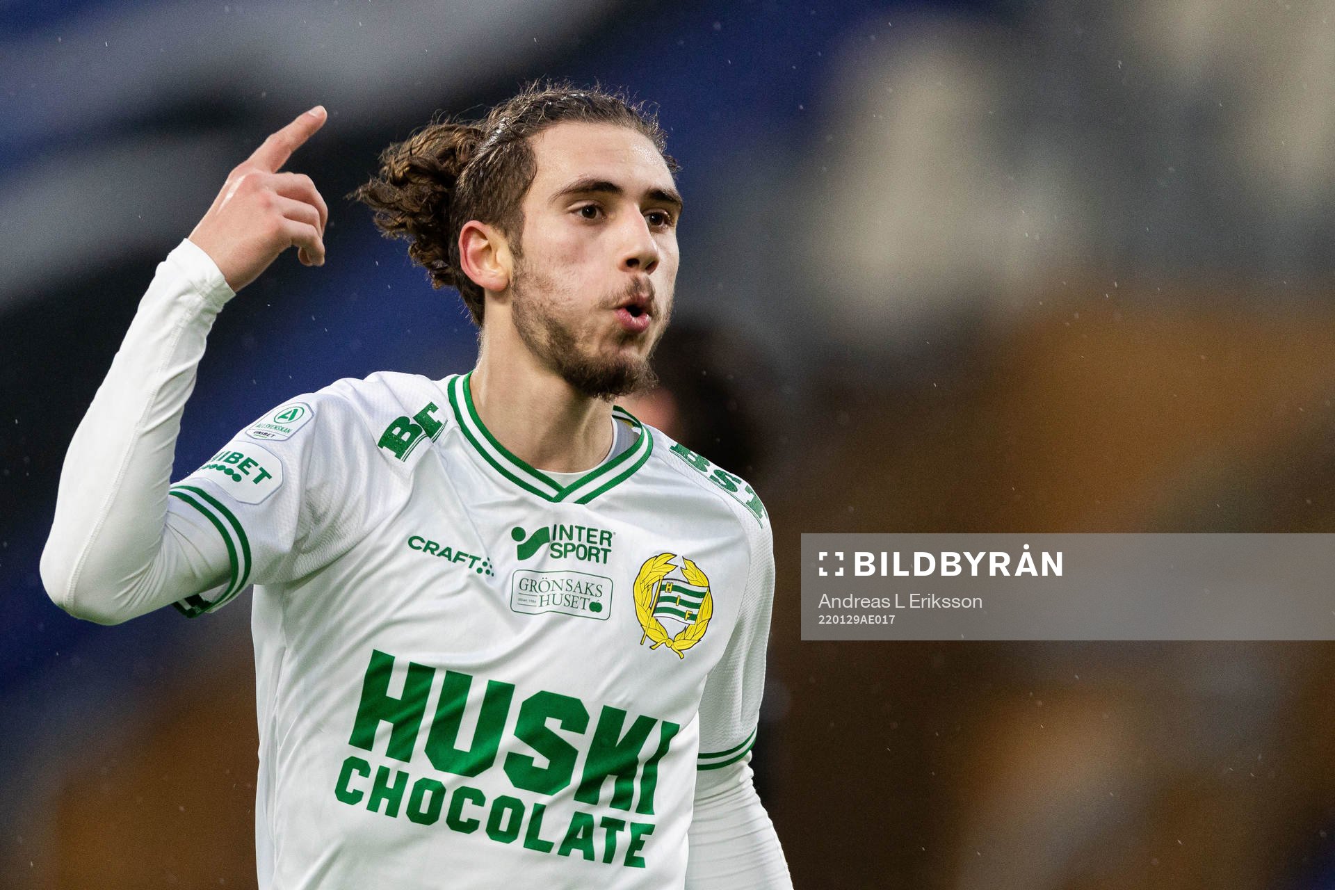 Hammarbys Aziz Harabi jublar efter 1-3 under träningsmatchen i fotboll mellan Sirius och Hammarby den 29 januari 2022 i Uppsala. 