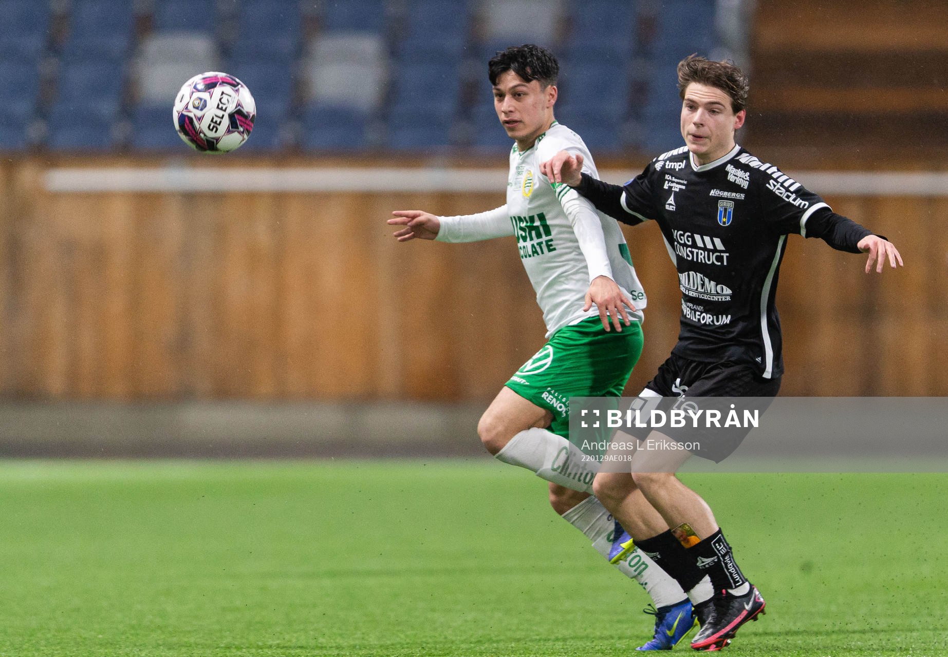 Hammarbys Alper Demirol och Sirius Samuel Vikmanunder
