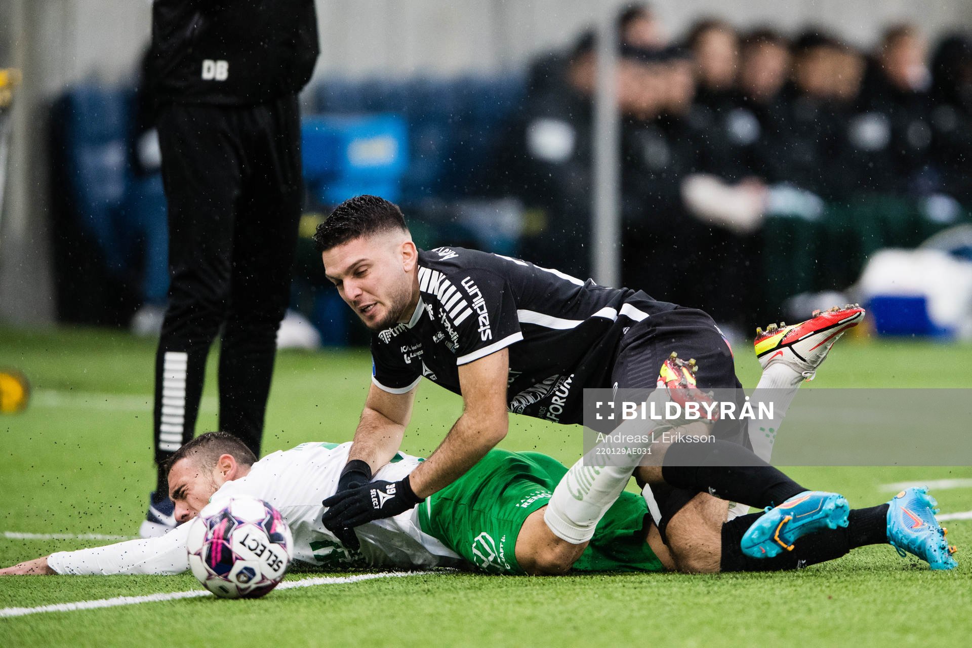 Hammarbys Aljosa Matko och Sirius Edi Sulisufay