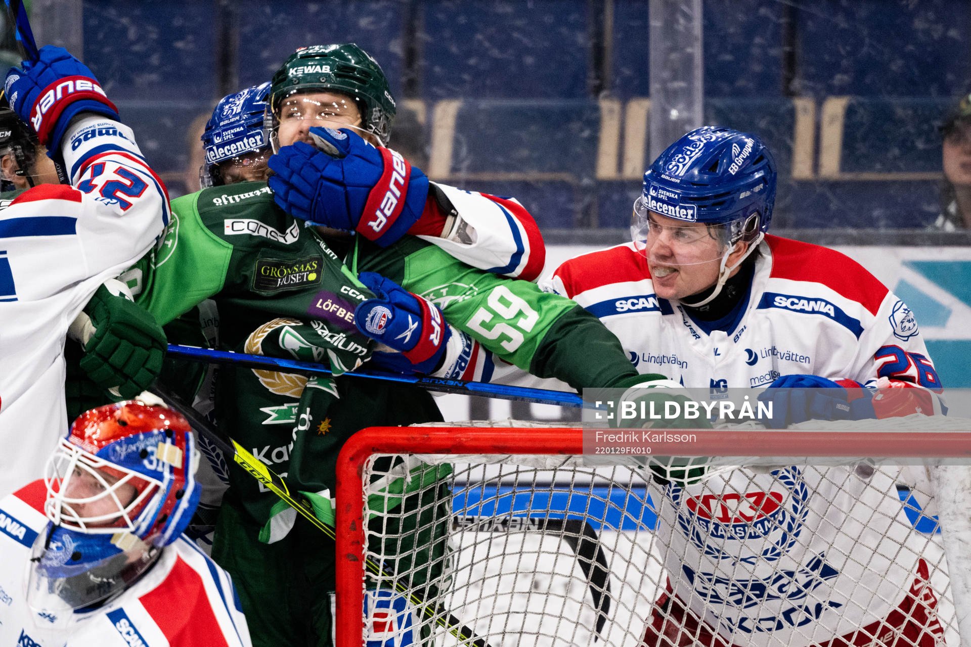Färjestads Linus Johansson och Oskarshamns Lukas Pilö i