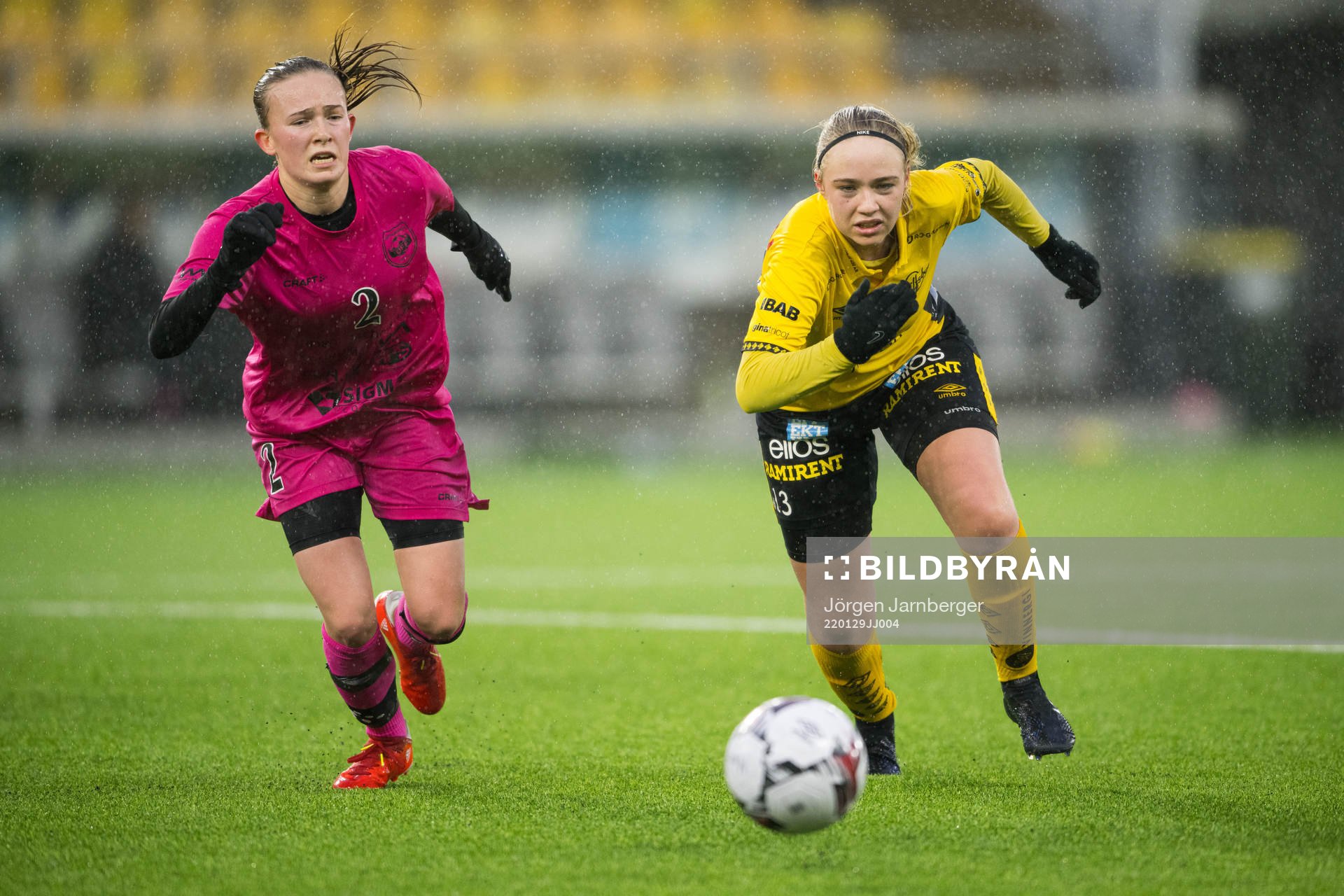 Göteborgs DFF's Anna Larsdotter och Elfsborgs Evelina Brink