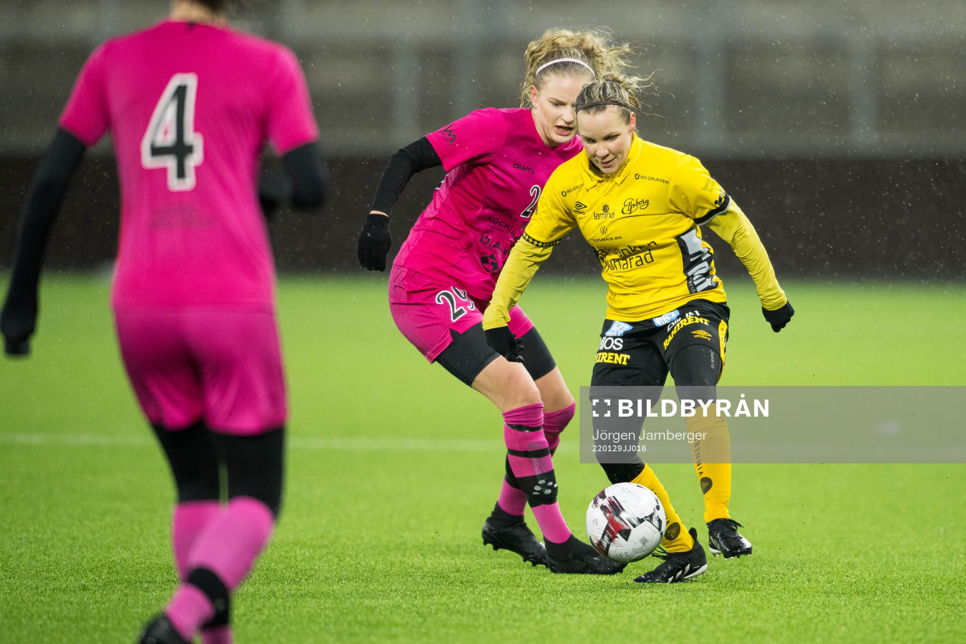 Göteborgs DFF's Wilma Karlsson och Elfsborgs Fanny