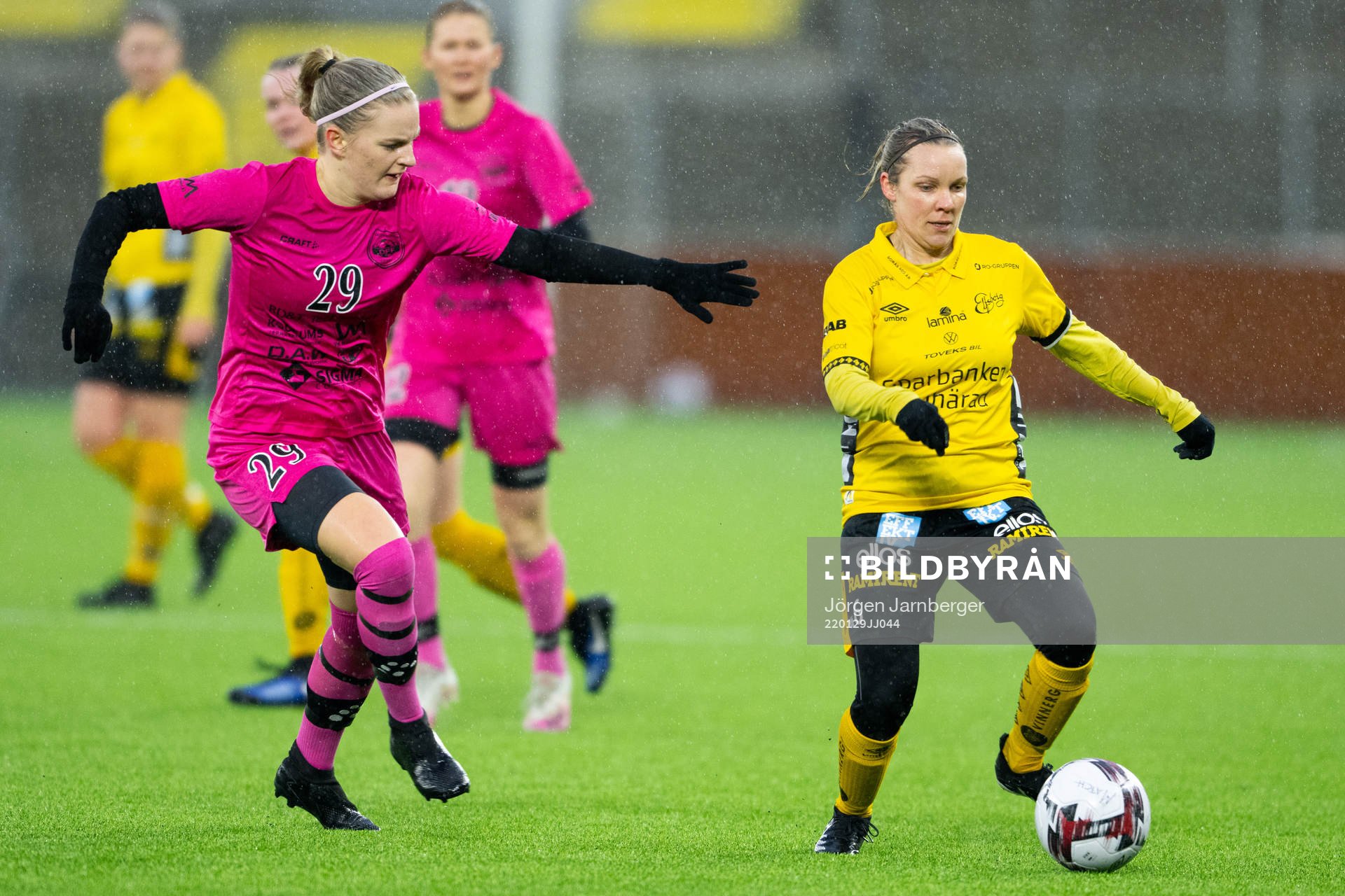 Göteborgs DFF's Wilma Karlsson och Elfsborgs Linda