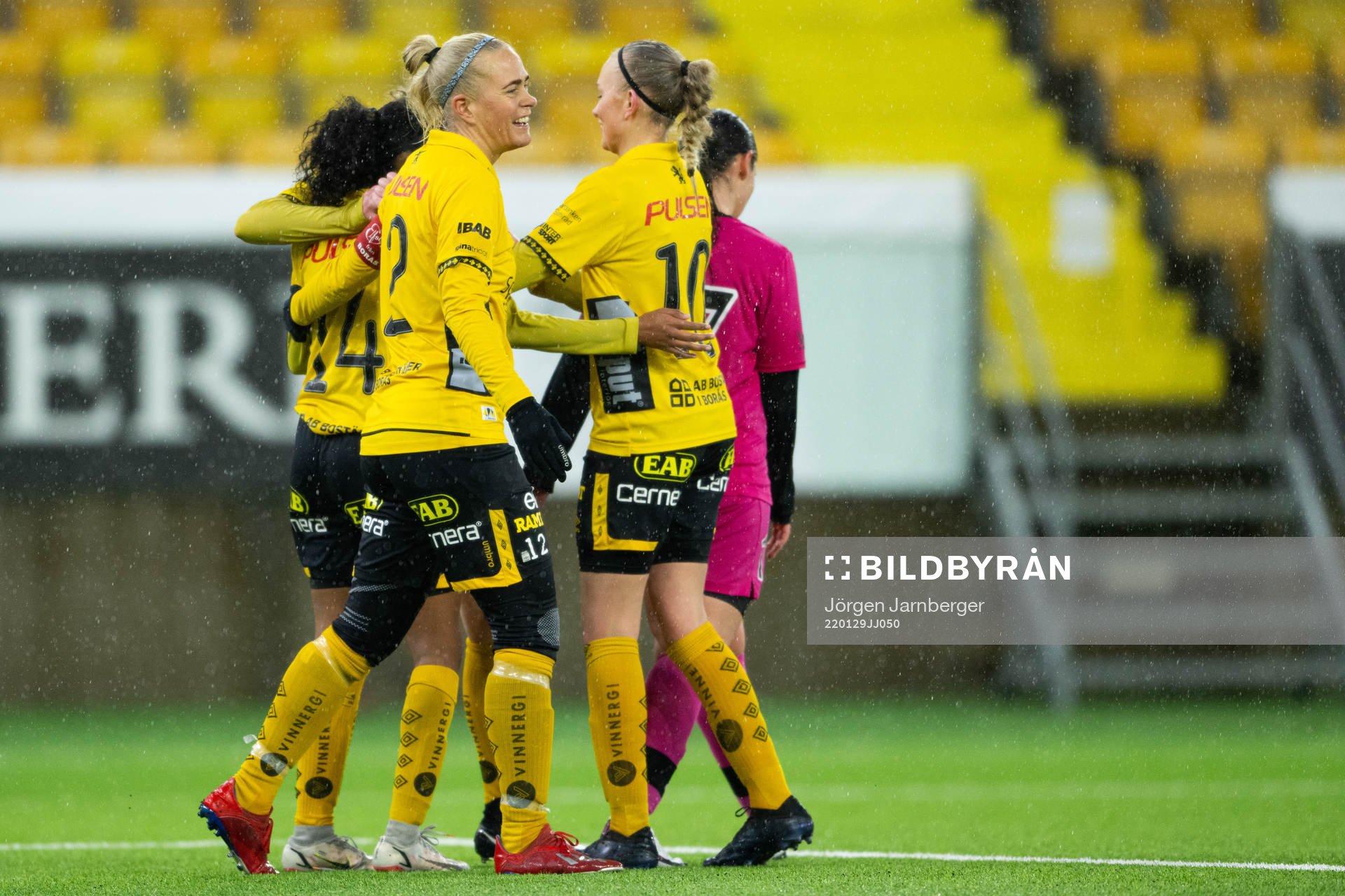 Elfsborgs Ellen Larsson jublar efter mål under en träningsmatch mellan Elfsborg och Göteborg DFF den 29 januari 2022 i Borås. 