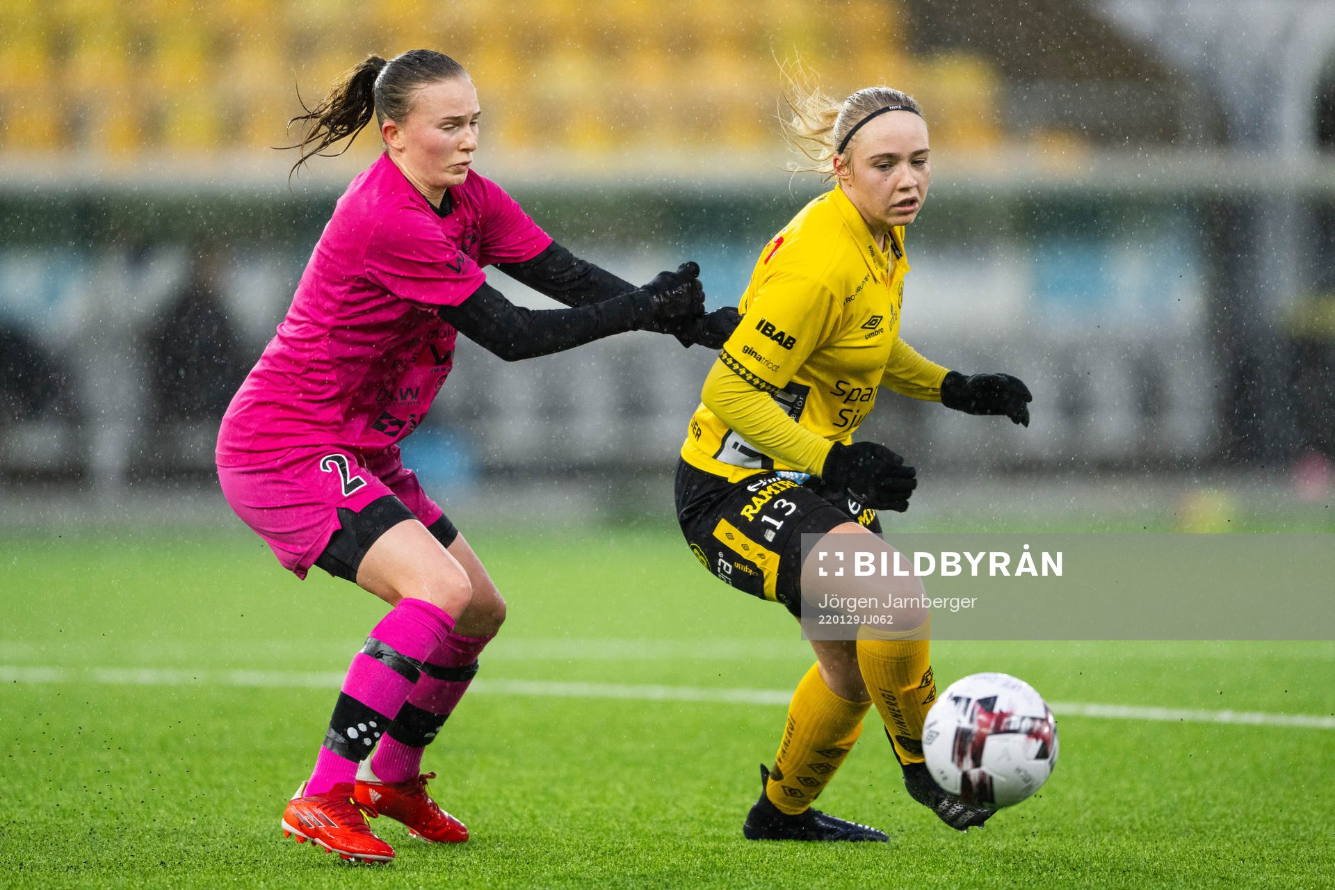 Göteborgs DFF's Anna Larsdotter och Elfsborgs Evelina Brink