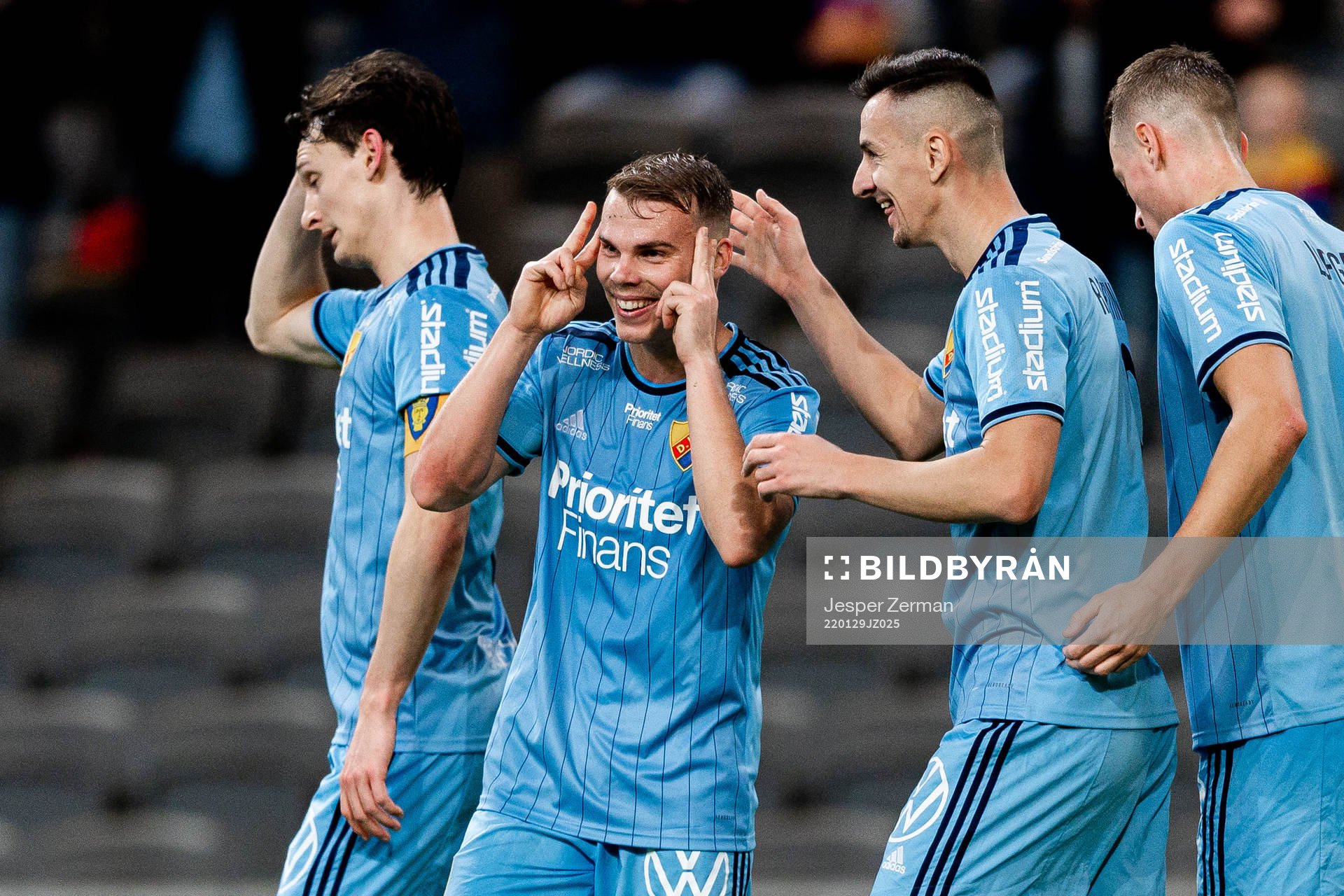 Djurgårdens Elias Andersson och Haris Radetinac jublar