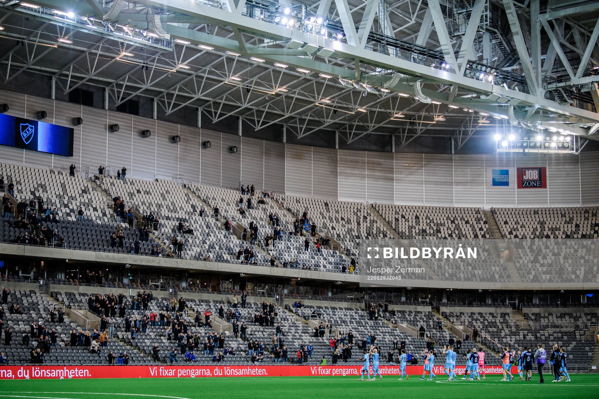 Djurgårdens spelare jublar framför publiken efter träningsmatchen i fotboll mellan Djurgården och Metta den 29 januari 2022 i Stockholm. 