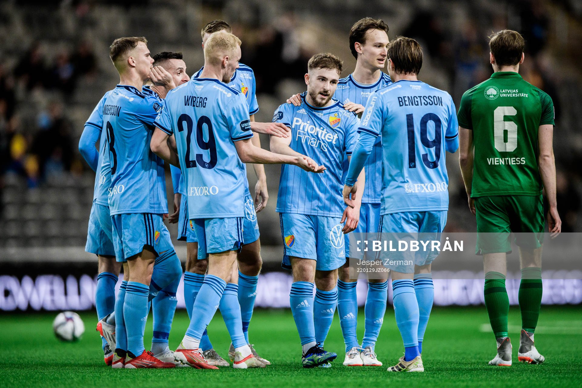 Djurgårdens Albion Ademi jublar