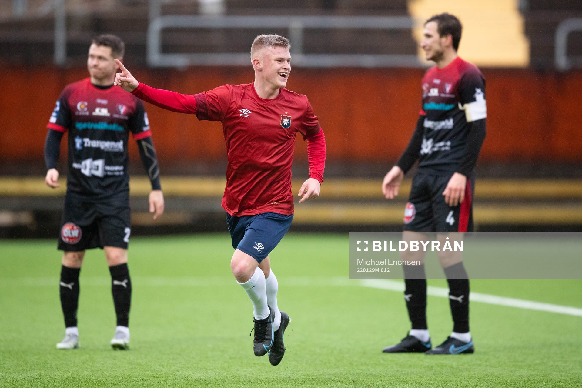 Örgrytes Olle Johansson jublar efter kvittering till 2-2 under fotbollsmatchen i träningsmatchen mellan Örgryte och Trollhättan den 29 januari 2022 i Göteborg.