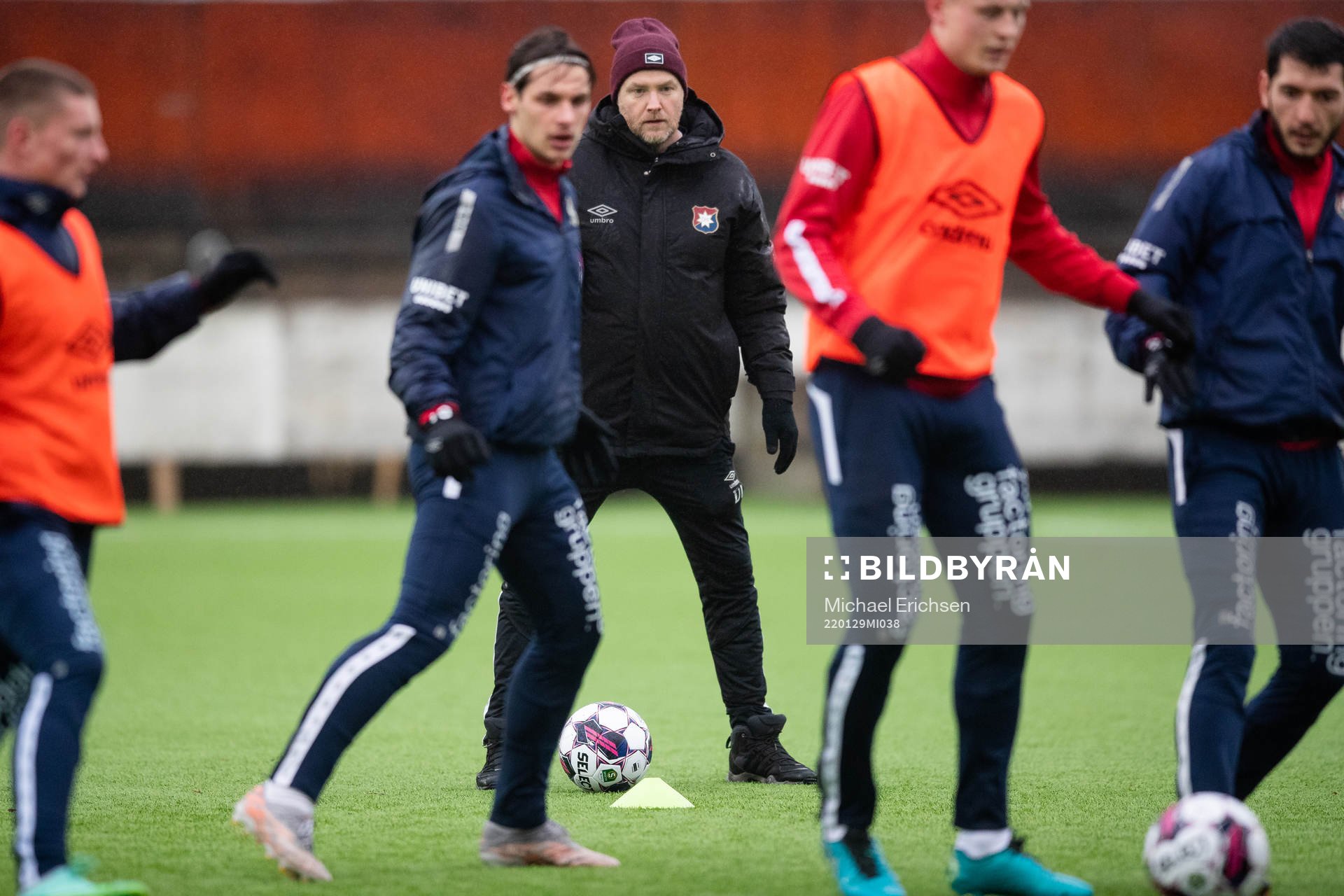 Örgrytes tränare Dane Ivarsson innan fotbollsmatchen i