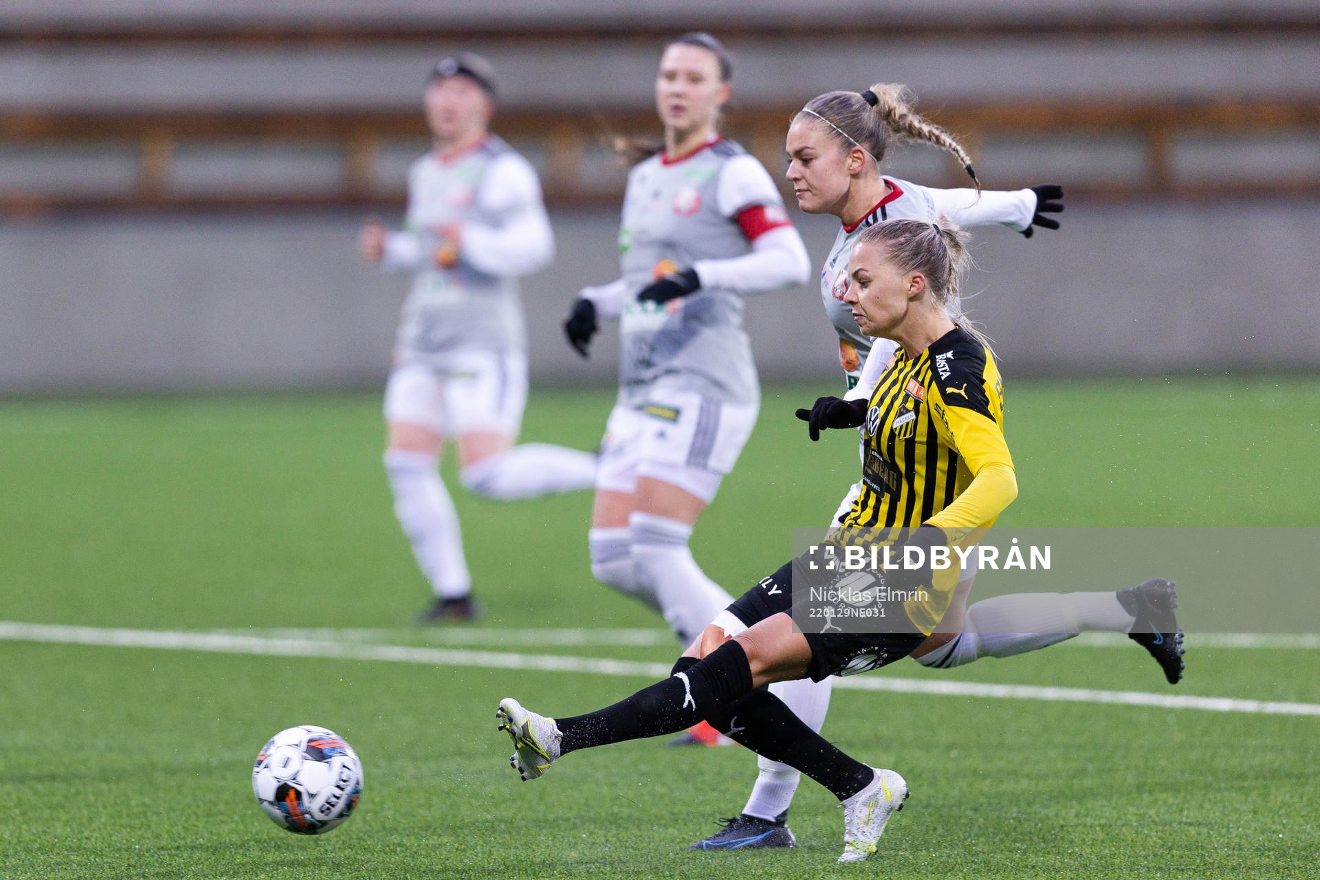 Häckens Lotta Ökvist och Lidköpings Frida Lähteenmäki