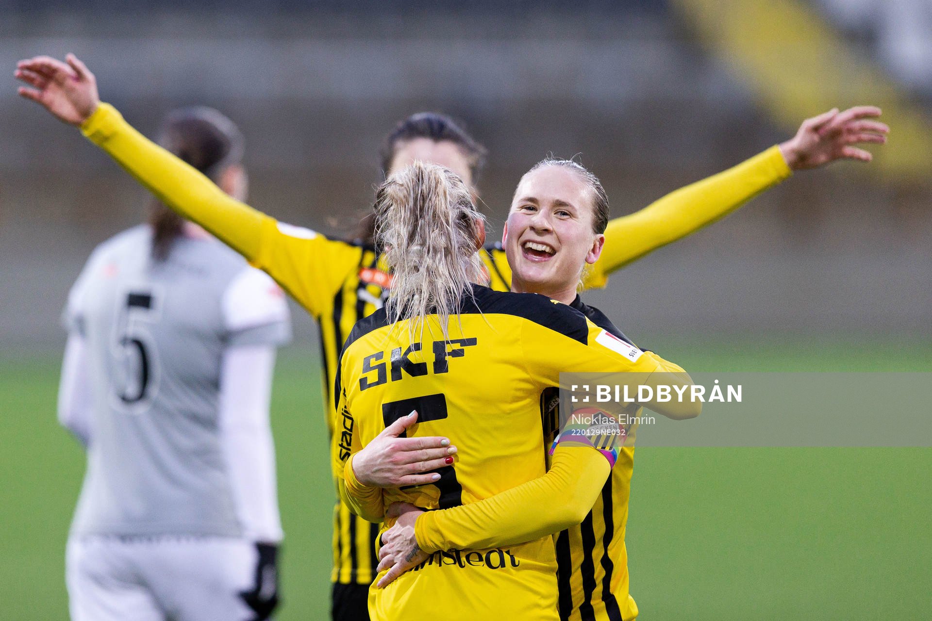 Häckens Filippa Curmark och Lotta Ökvist jublar