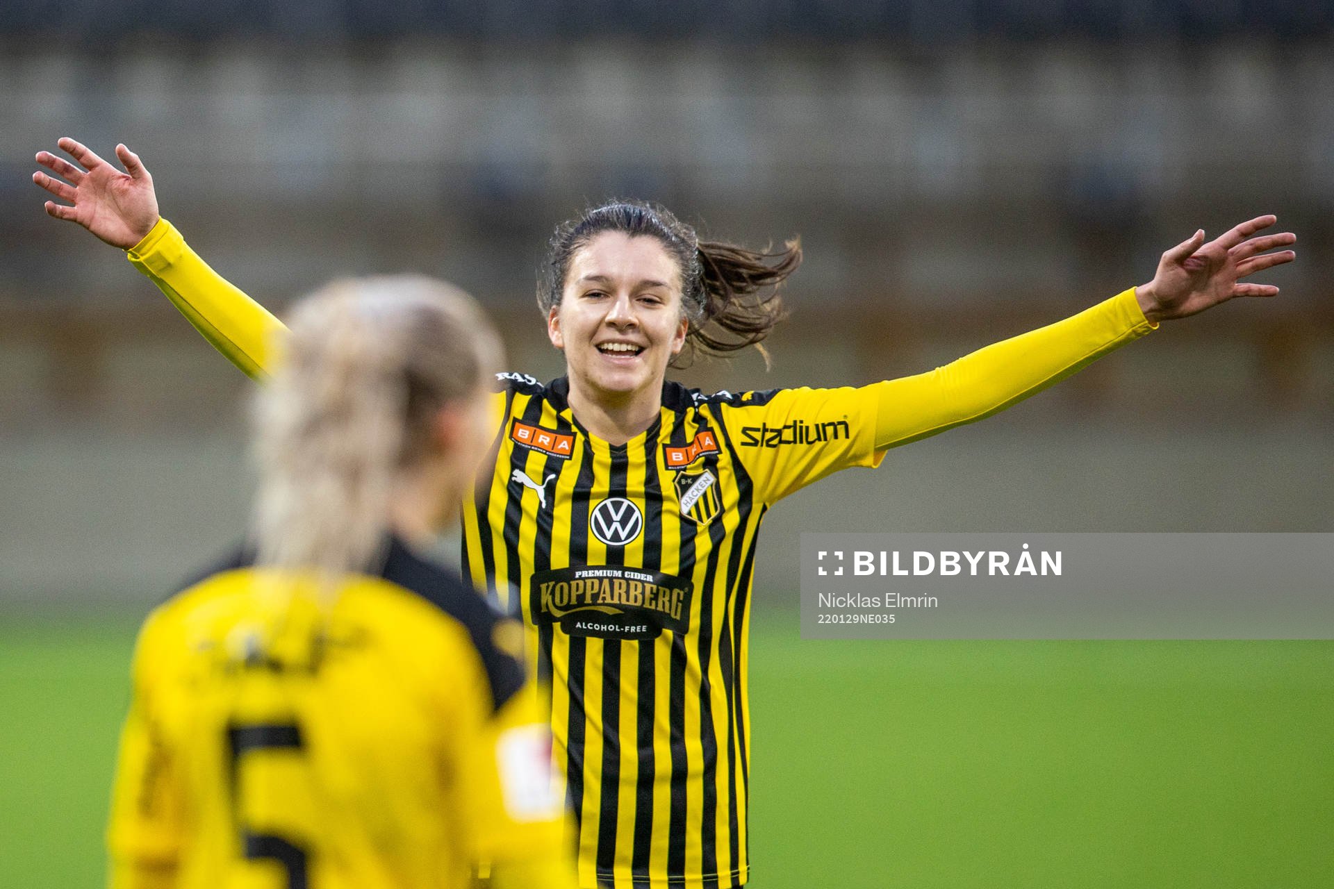 Häckens Anna Julia Csiki jublar
