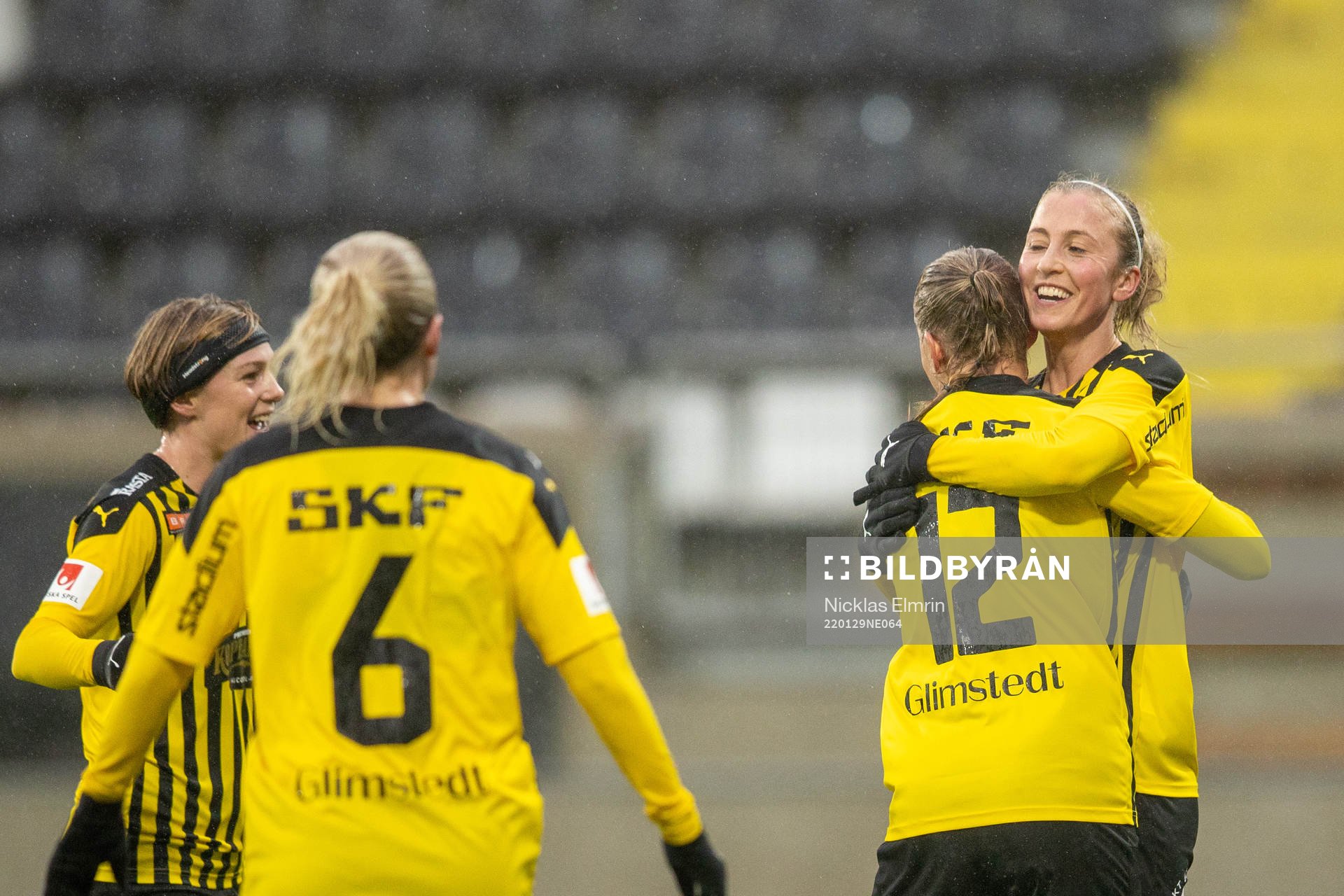 Häckens Luna Nörgaard Gevitz, Josefine Rybrink, Stine Larsen och Julia Karlernäs jublar under fotbollsmatchen i träningsmatchen mellan Häcken och Lidköping den 29 januari 2022 i Göteborg. 