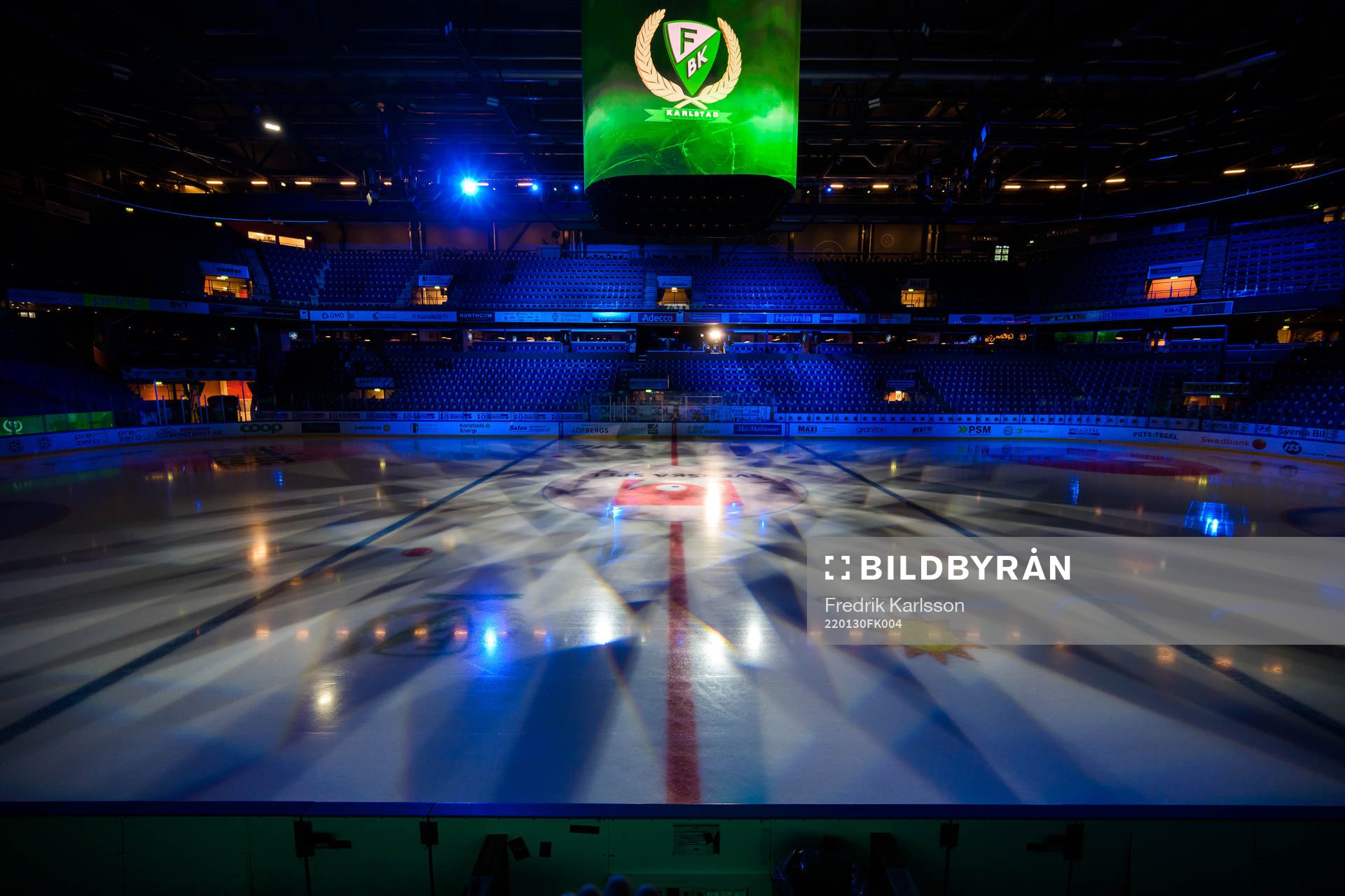 Vy över isen i Löfbergs Arena