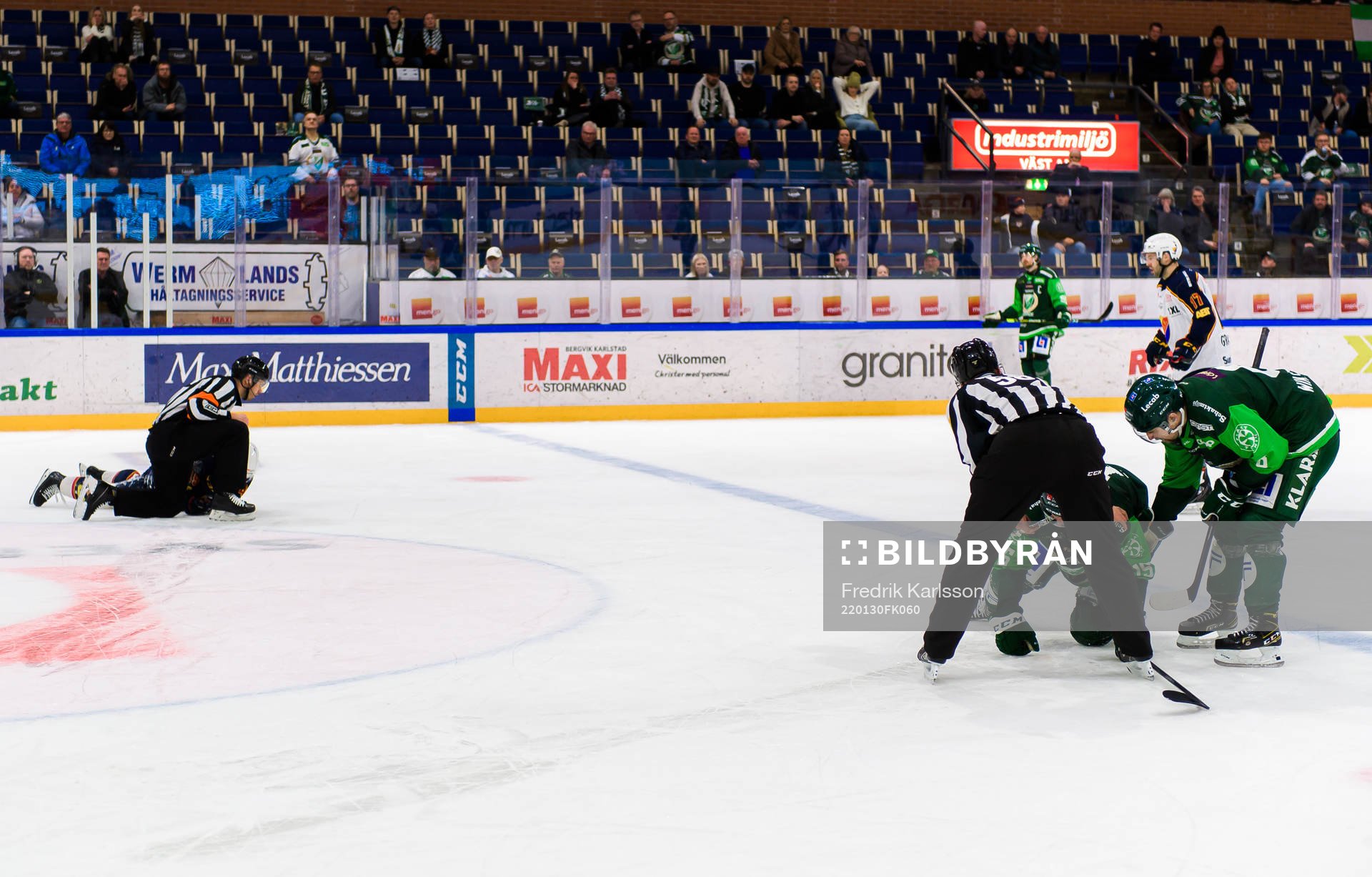 Djurgårdens Rhett Rakhshani och Färjestads Gustav Rydahl