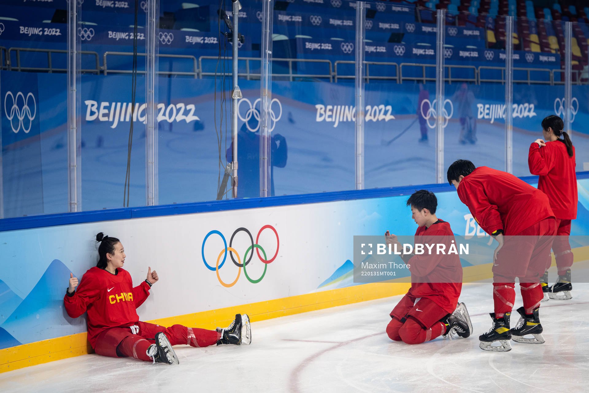 Players of China women’s ice hockey team take pictures of