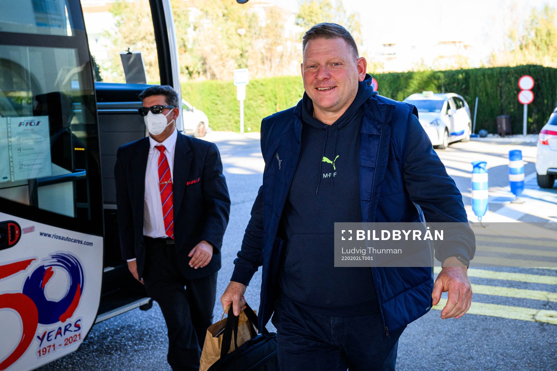 Sportkoordinator Alf Westerberg ankommer till hotellet