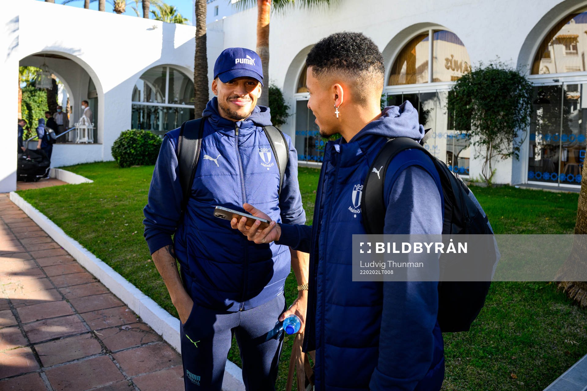 Martin Olsson och Romain Gall ankommer till hotellet