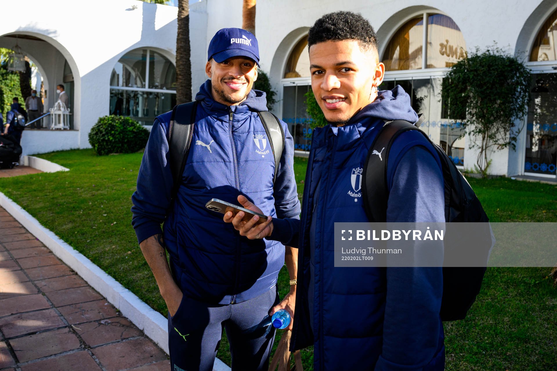 Martin Olsson och Romain Gall ankommer till hotellet