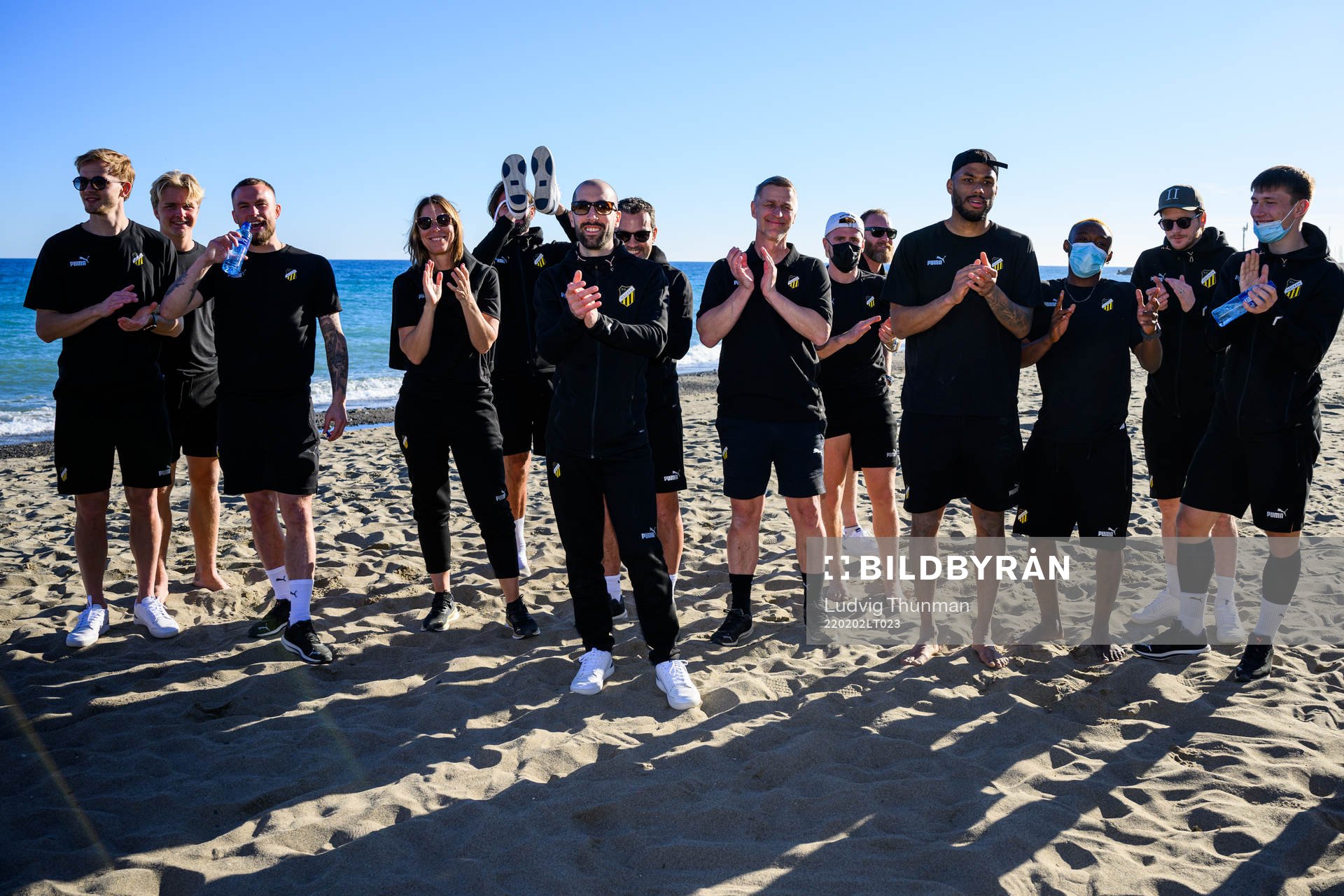 Spelarna samlas under en teambuilding övrning med Häcken den 2 februari 2022 i Marbella. 
