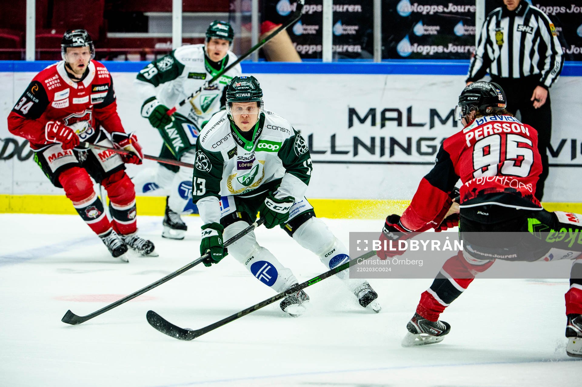 Färjestads Daniel Viksten mot Malmö Redhawks Carl Persson