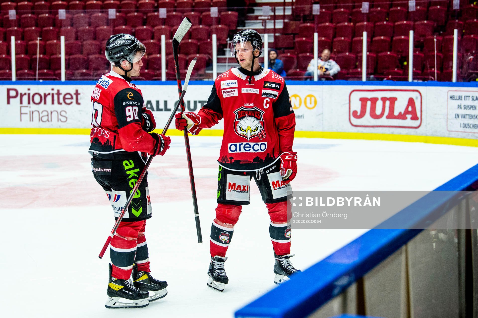Malmö Redhawks Lance Bouma och Carl Söderberg deppar