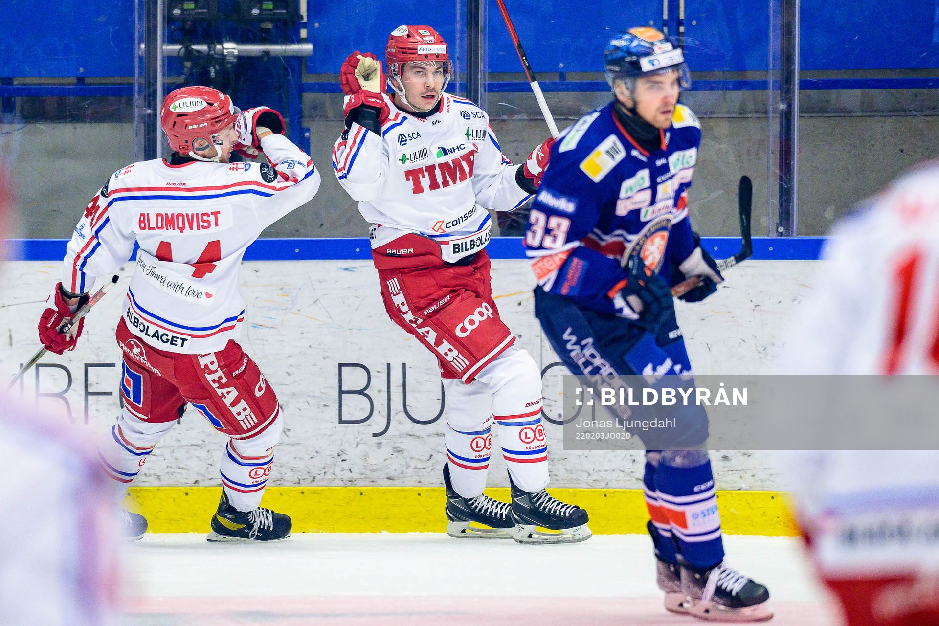 Timrås Jacob Blomqvist och Ty Rattie jublar