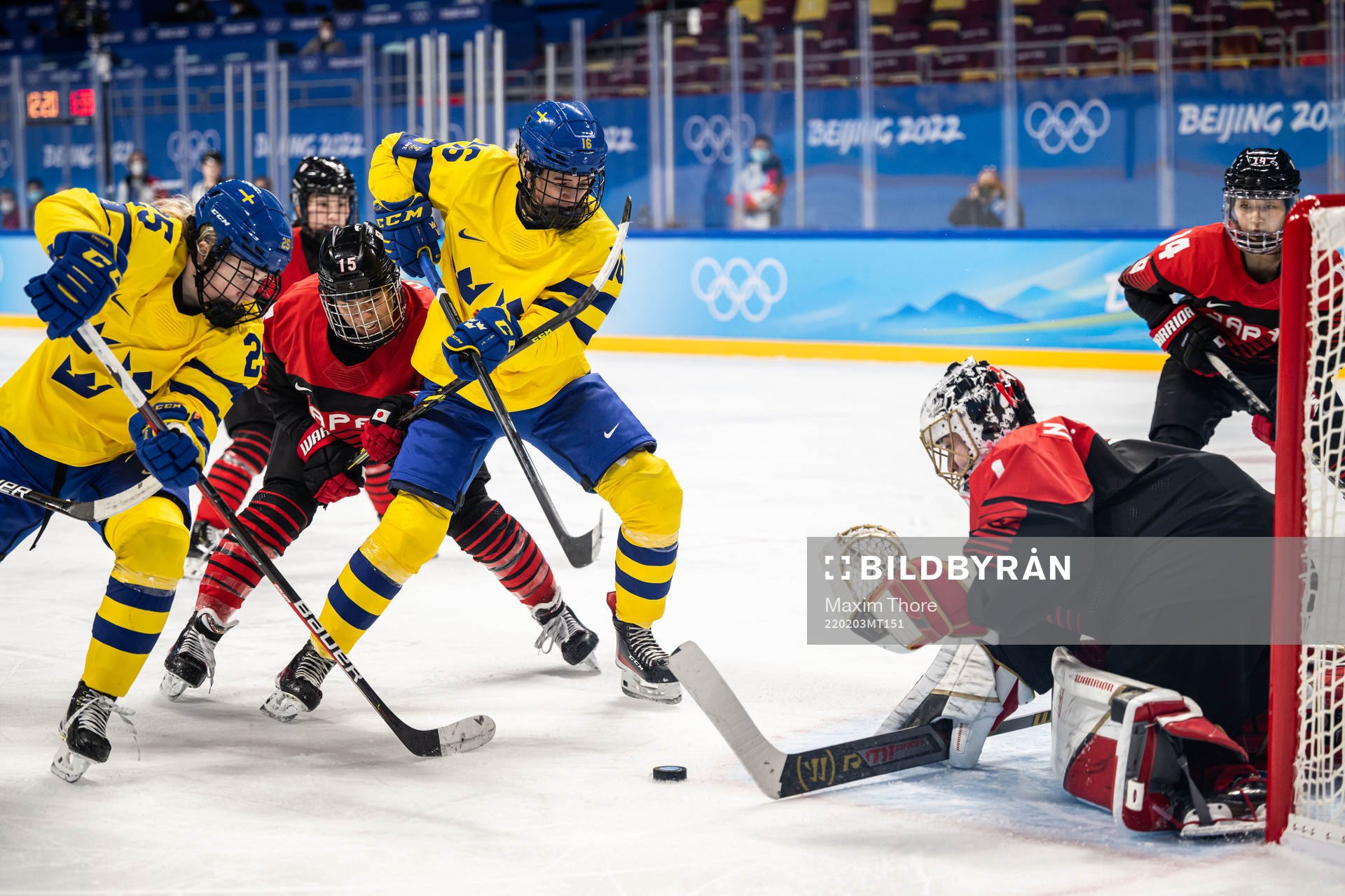Lina Ljungblom and Linnea Johansson of Sweden against Rui