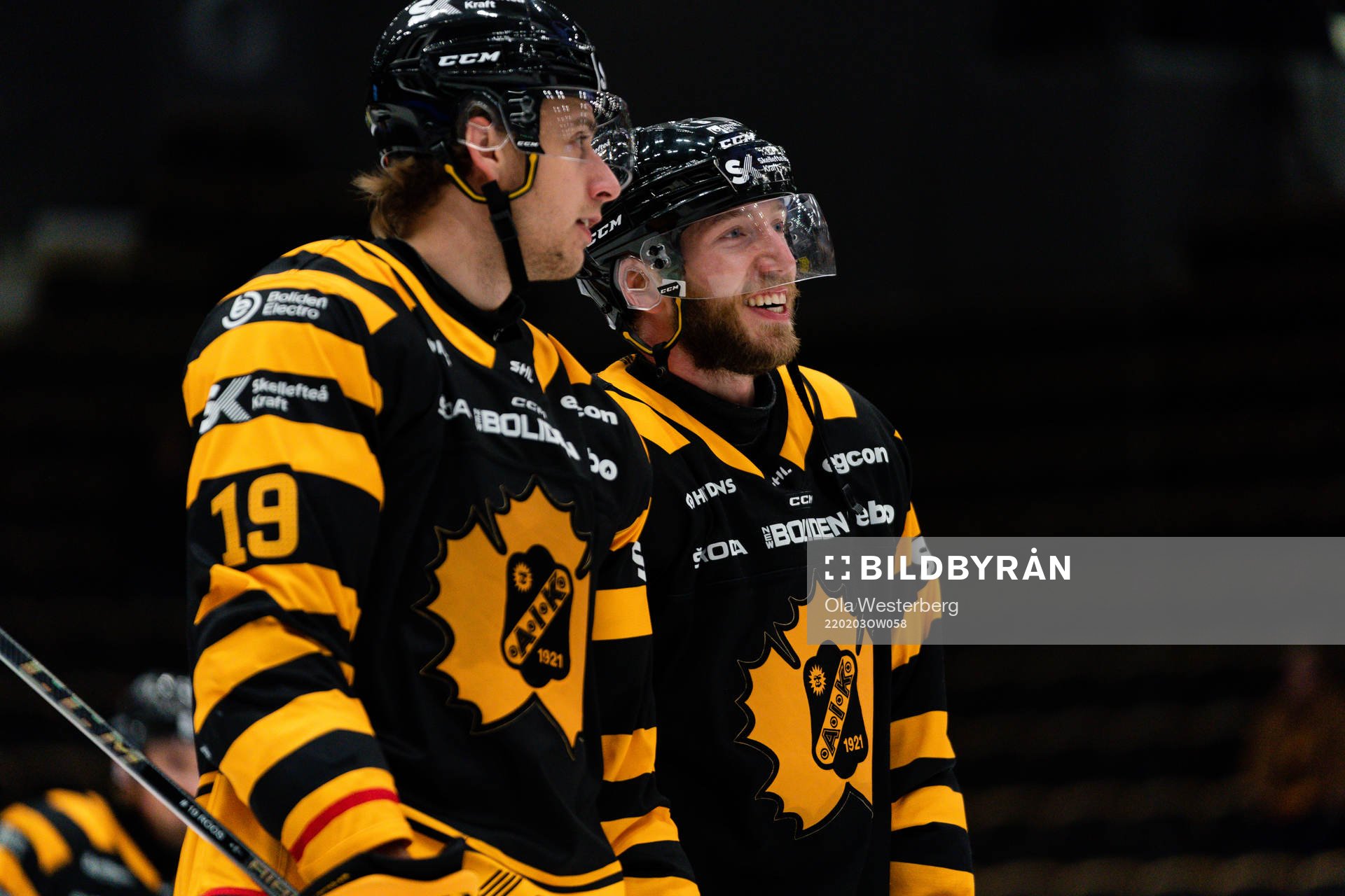 Skellefteås Filip Roos och Petter Granberg jublar