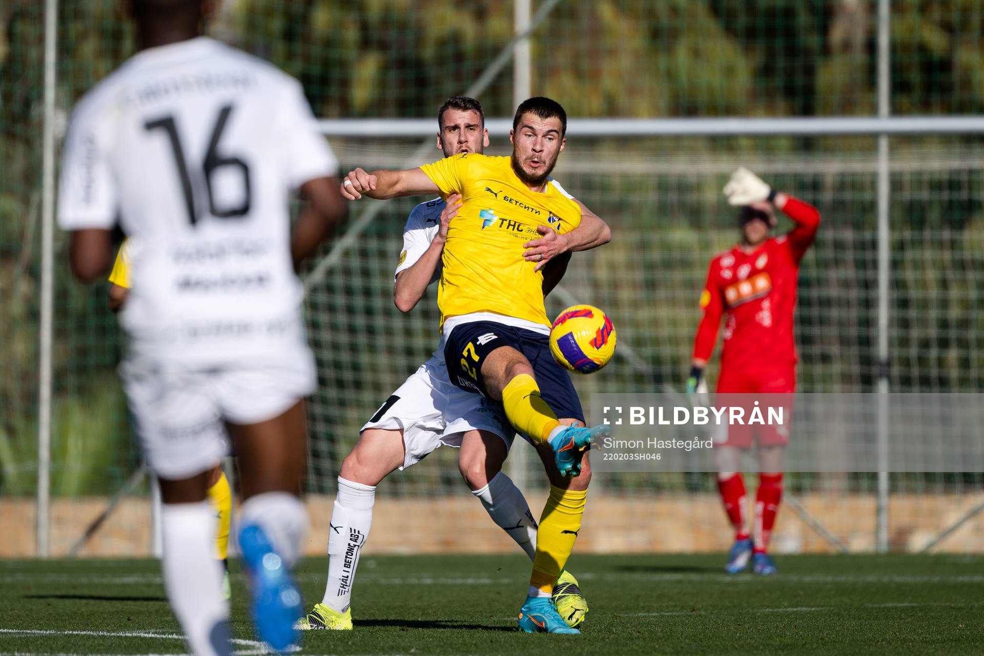 Johan Hammar of Häcken against Nikolai Komlichenko of