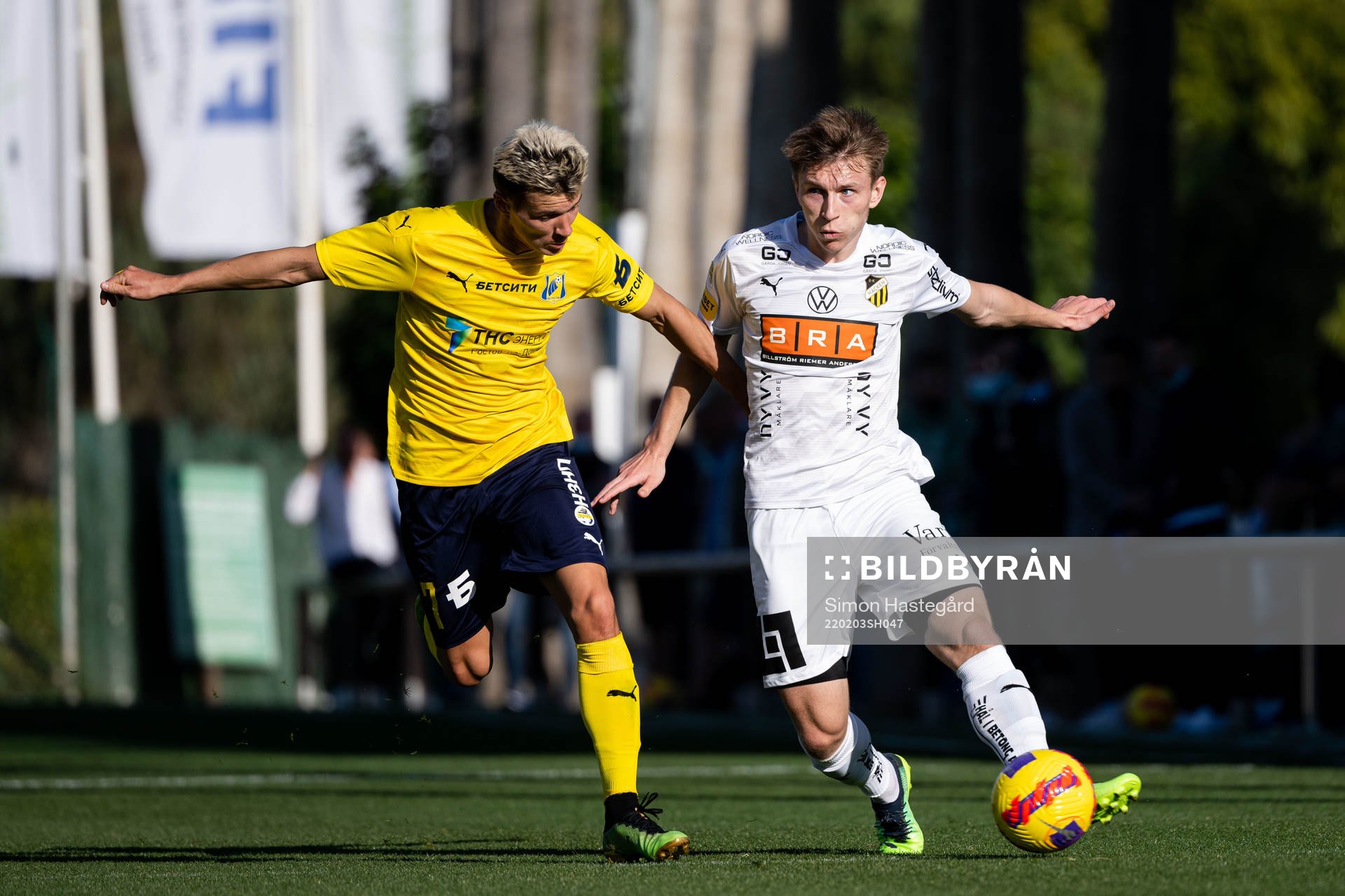 Dmitry Poloz of Rostov and Kristoffer Lund of Häcken