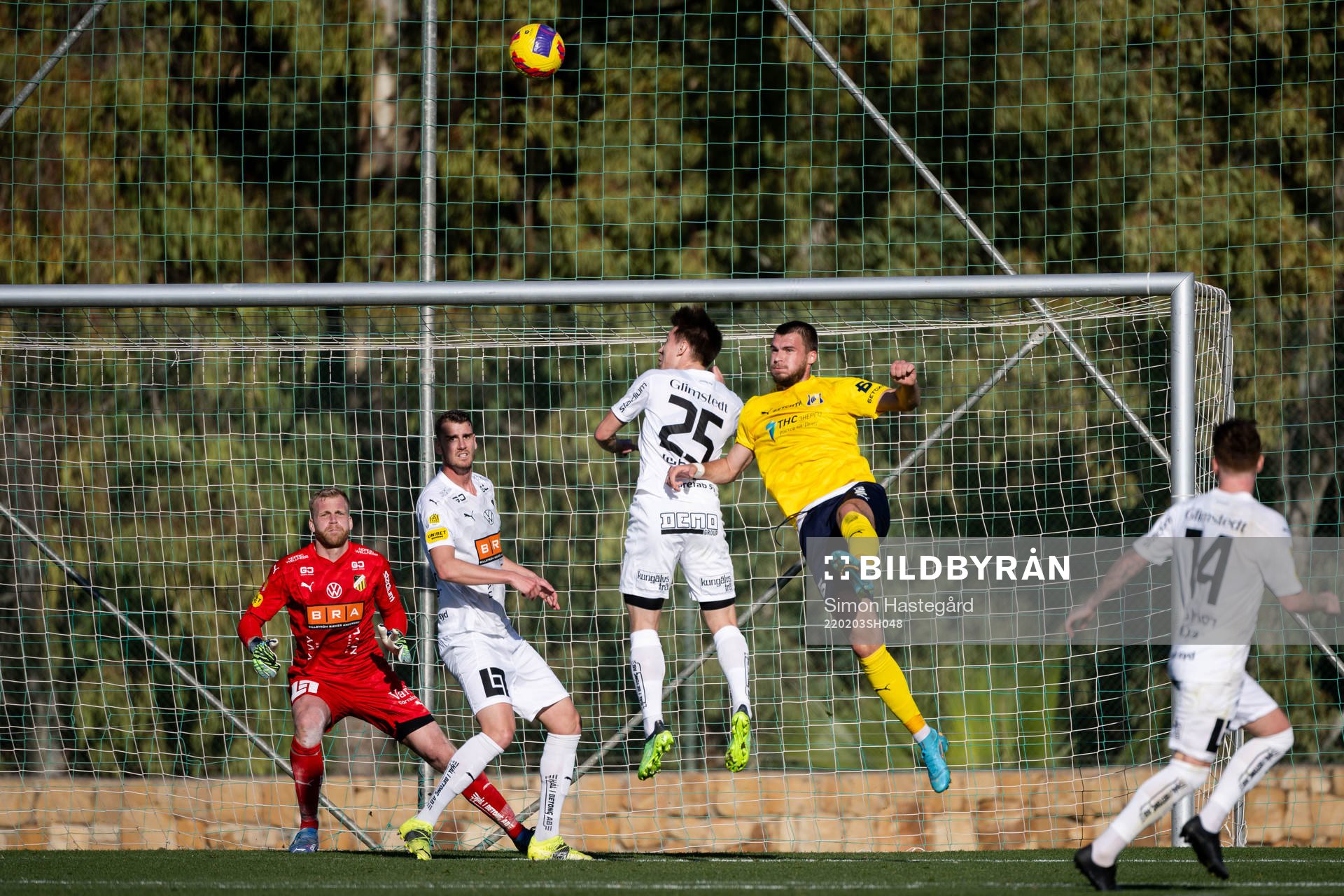 Nikolai Komlichenko of Rostov against goalkeeper Peter