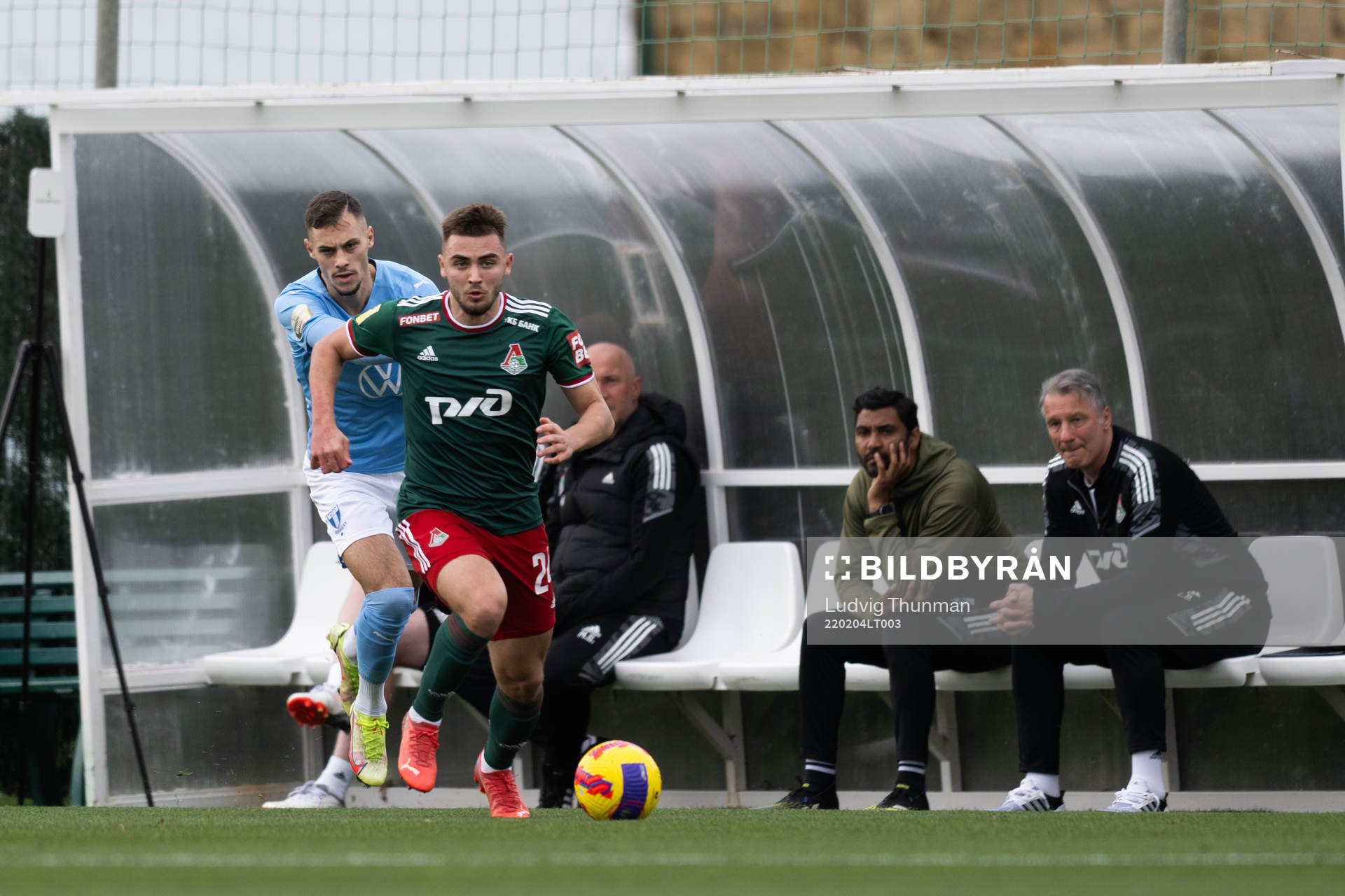 Maksim Nenakhov of Lokomotiv Moskva and Veljko Birmancevic