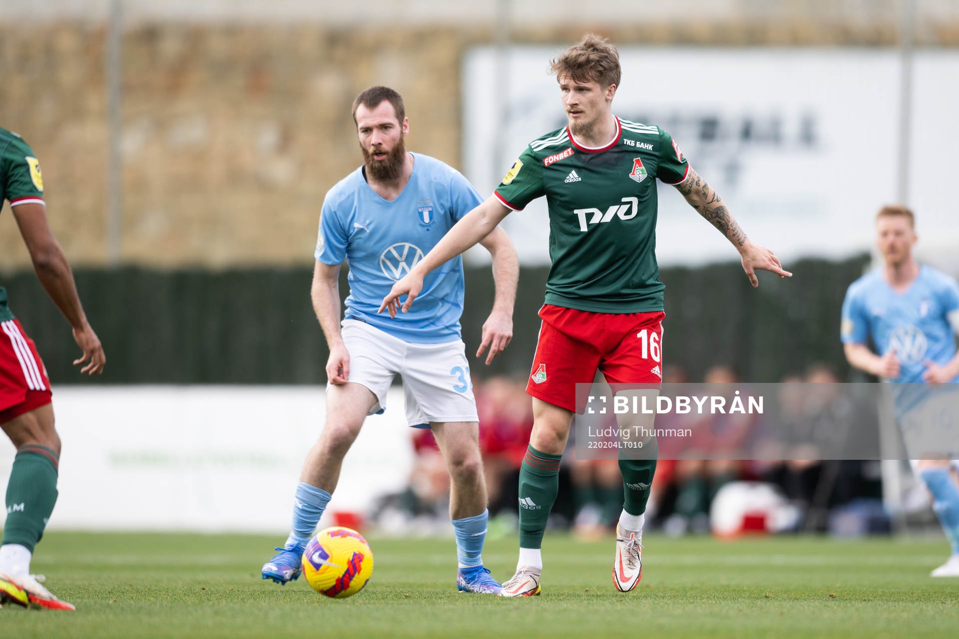 Tin Jedvaj of Lokomotiv Moskva and Jo Inge Berget of Malmö