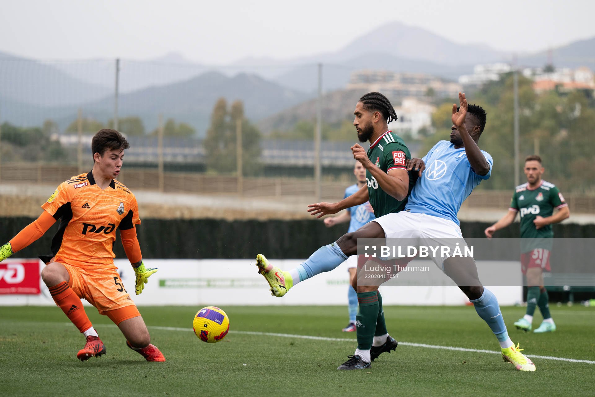 Malik Abubakari of Malmö FF and Pablo Nascimento Castro