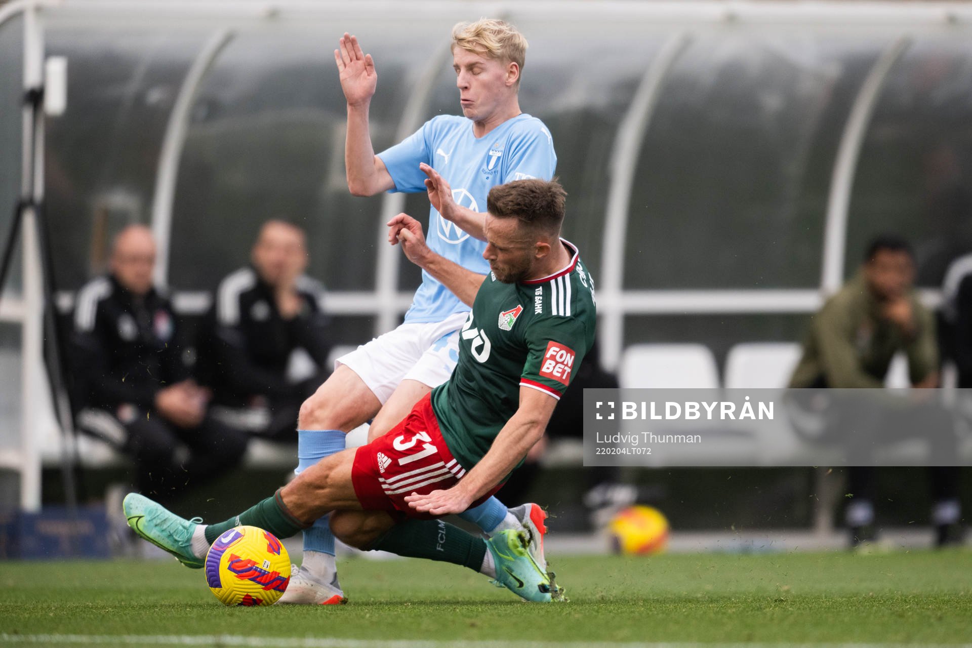 Maciej Rybus of Lokomotiv Moskva and Emil Lindman of Malmö