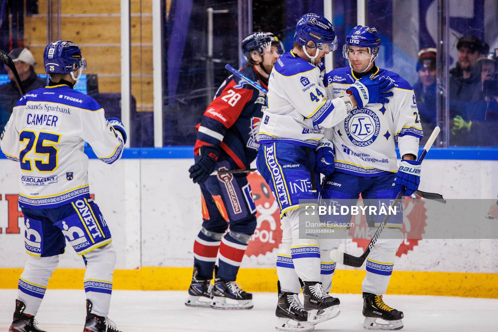 Leksands Mikael Ruohomaa (h) jublar