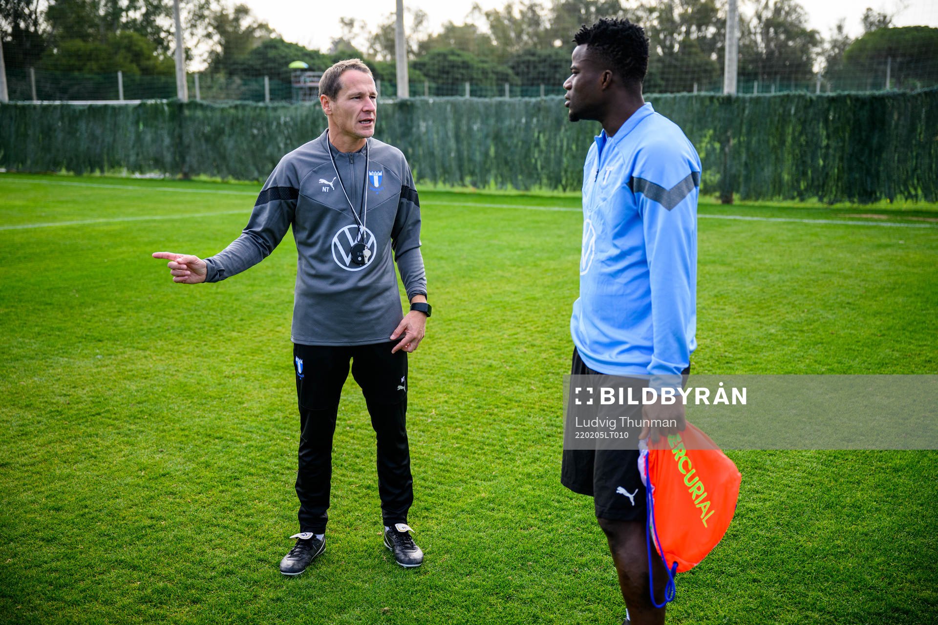 Assisterande tränare Nikola Trajkovic och Malik Abubakari