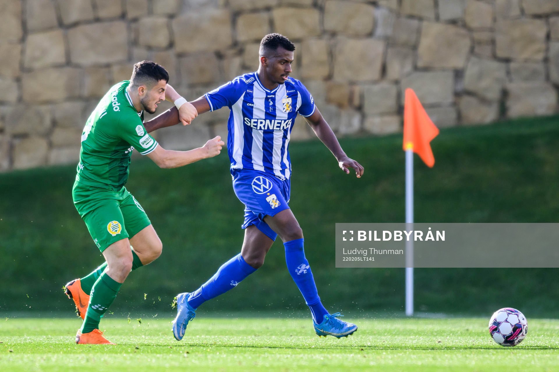 Hammarbys Astrit Selmani och IFK Göteborgs Bernardo Vilar