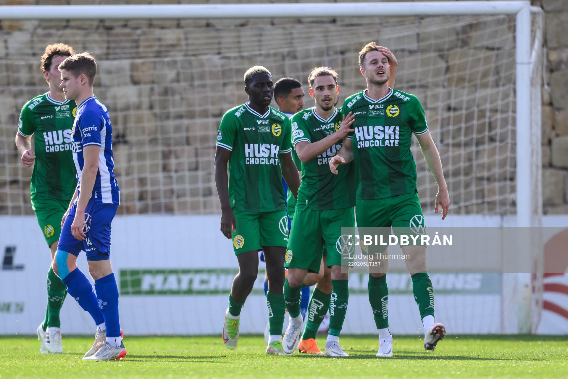 Hammarbys Richard Magyar jublar med laghkamrater