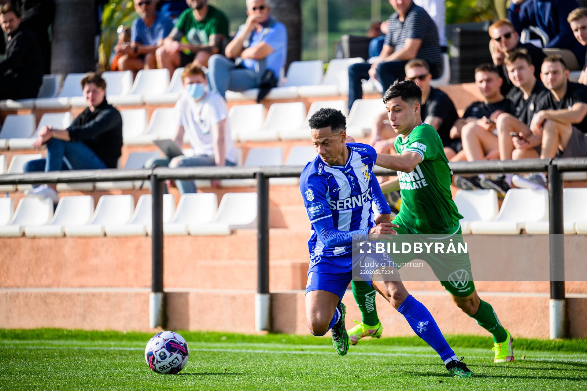 IFK Göteborgs Tobias Sana och Hammarbys Alper Demirol under träningsmatchen i fotboll mellan Hammarby och IFK Göteborg den 5 februari 2022 i Marbella.