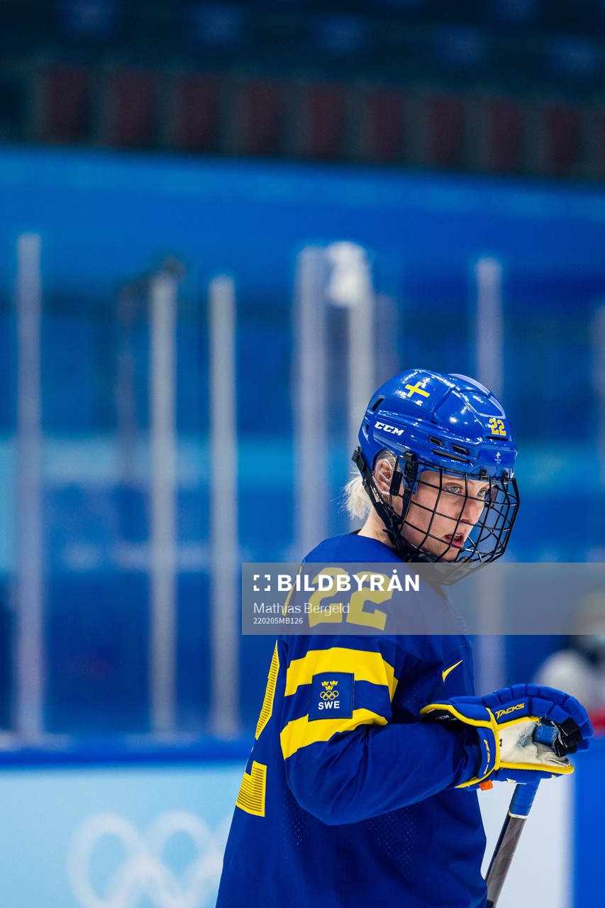 Linn Peterson of Sweden in the women’s ice hockey