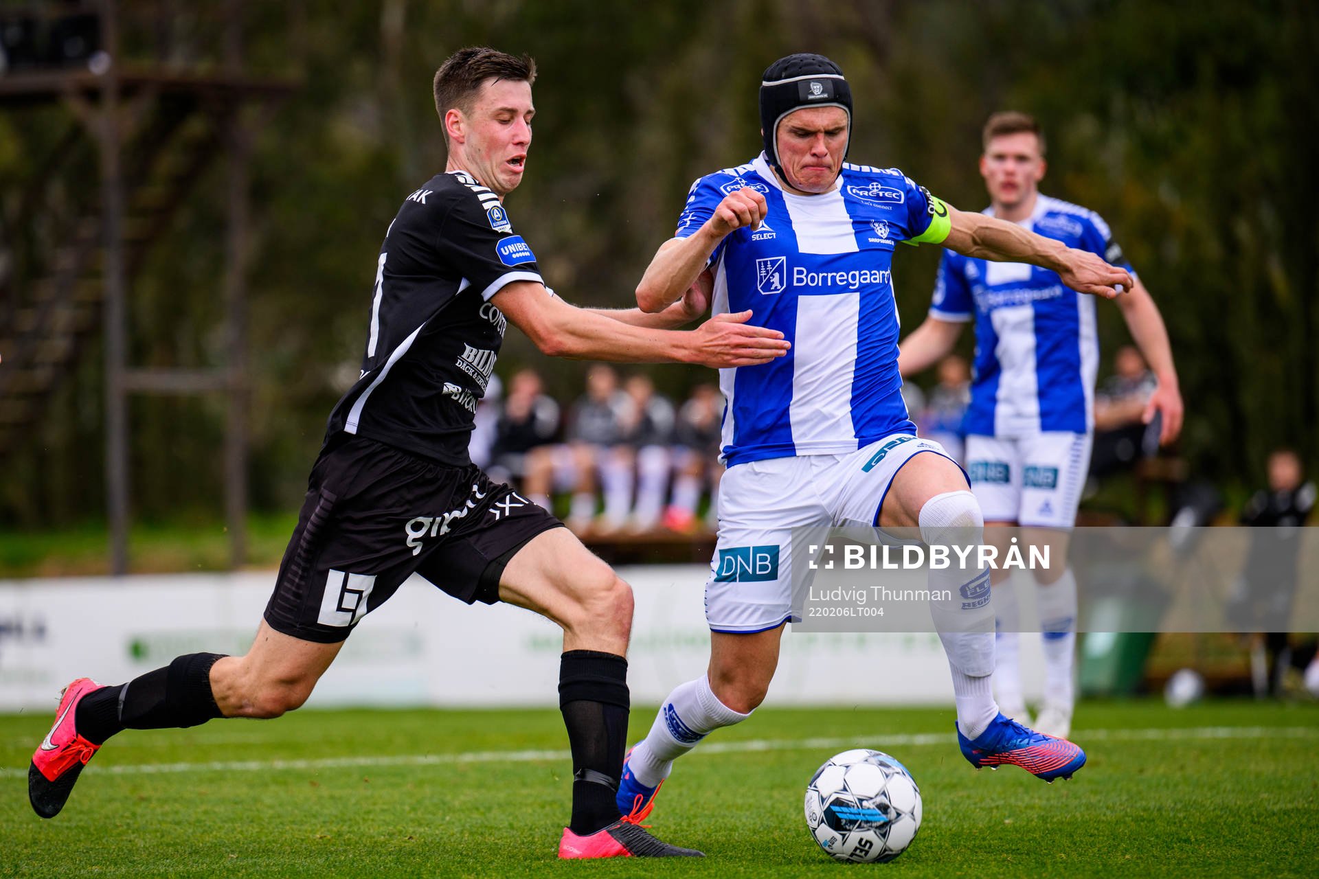 Filip Olsson of Sirius and Bjorn Inge Utvik of Sarpsborg 08