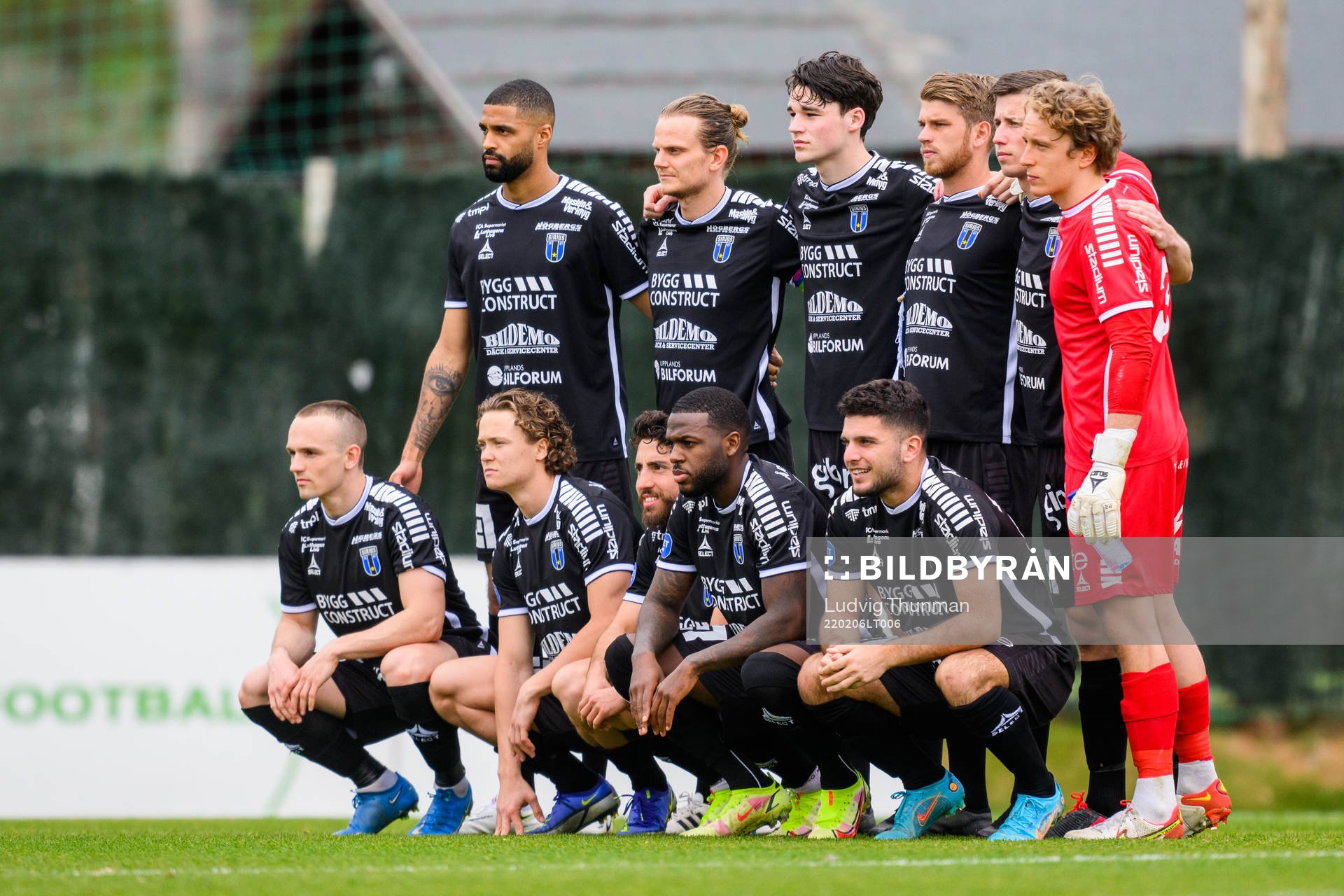 Players of Sirius line up