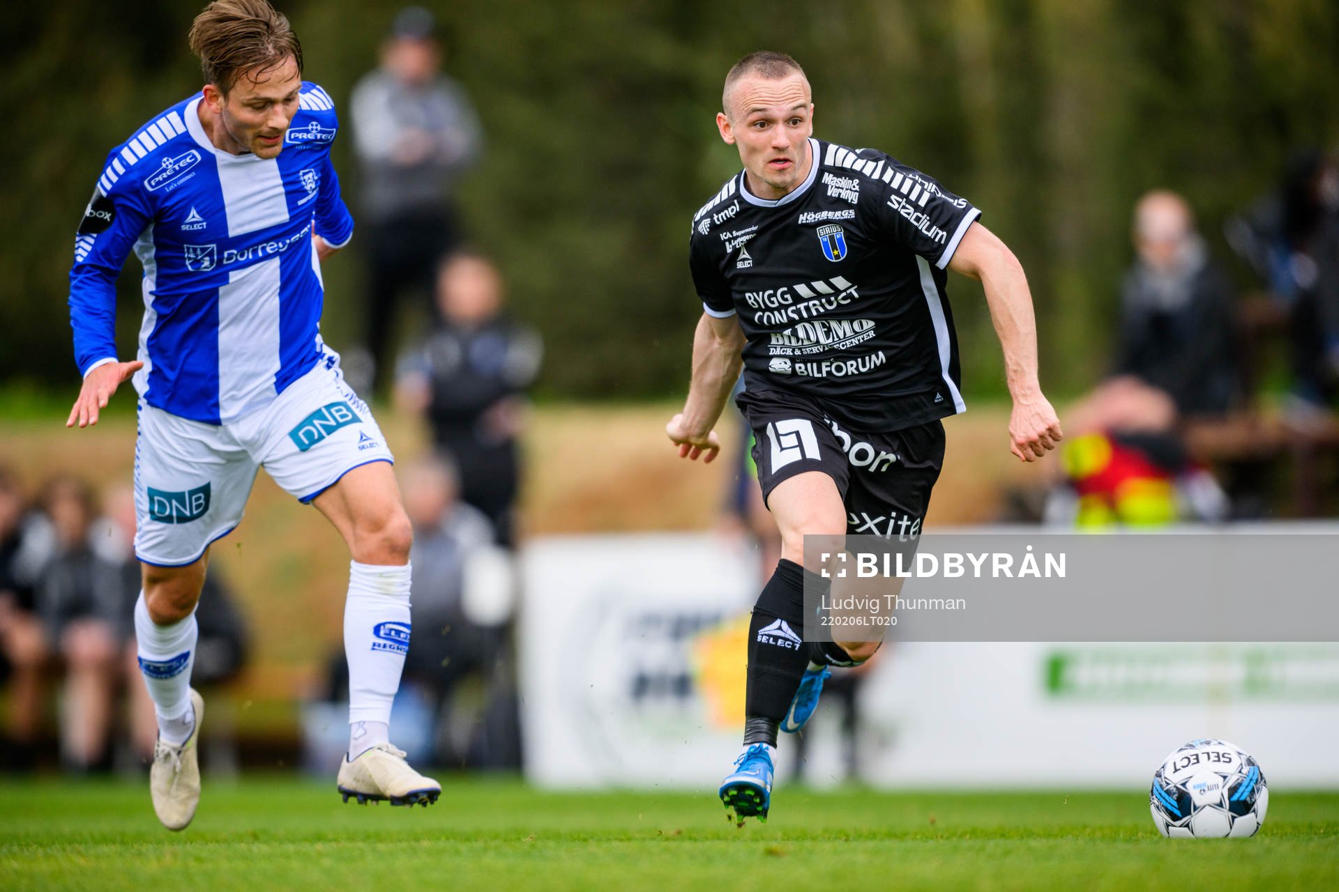 Steffen Lie Skalevik of Sarpsborg 08 and Aron Bjarnason of
