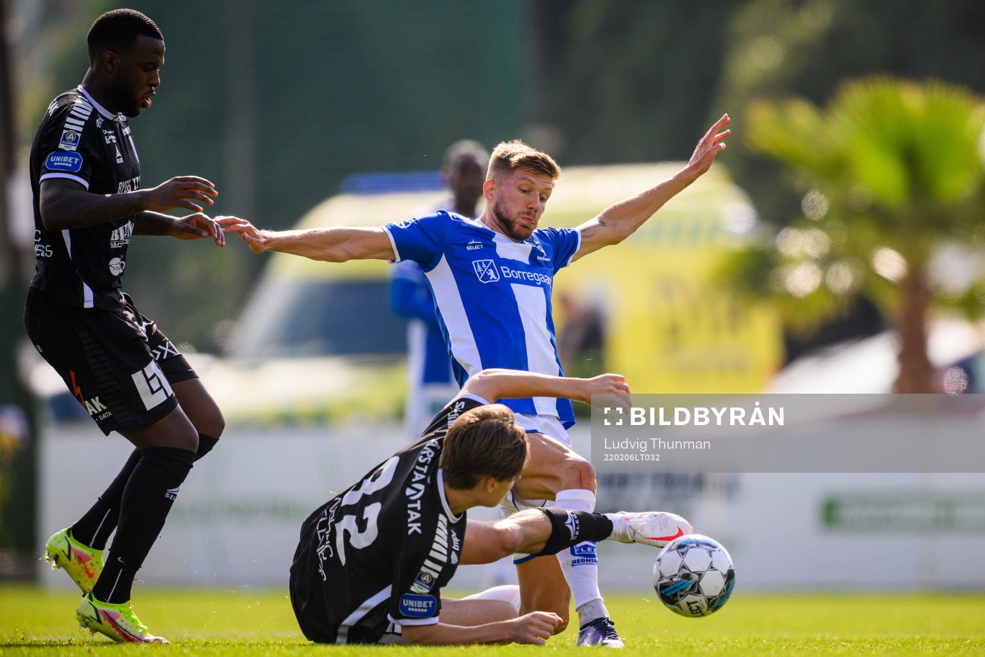 Samuel Vikman of Sirius och Anton Saletros of Sarpsborg 08