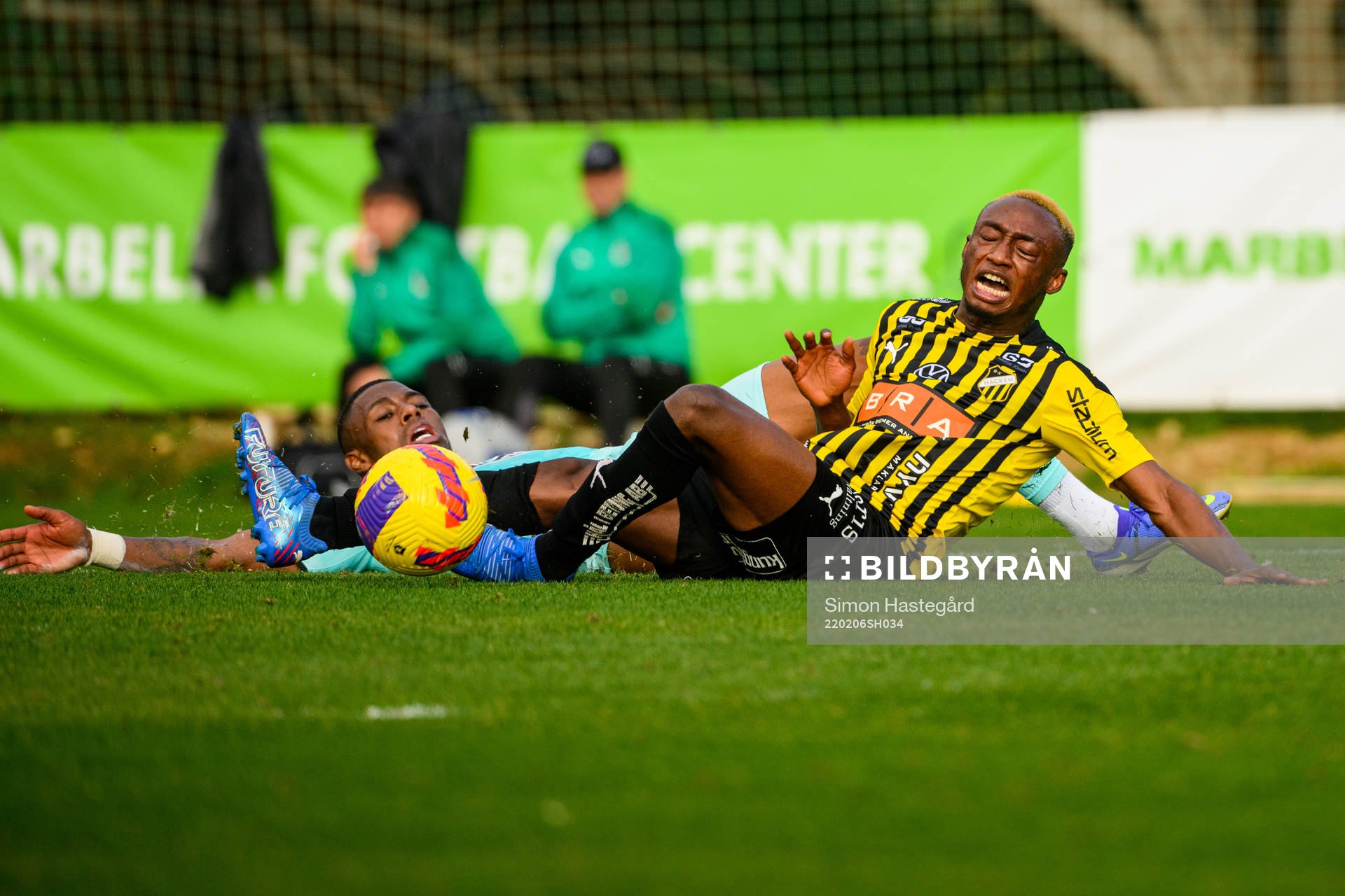 Benie Traore of Häcken falls in a penalty situation
