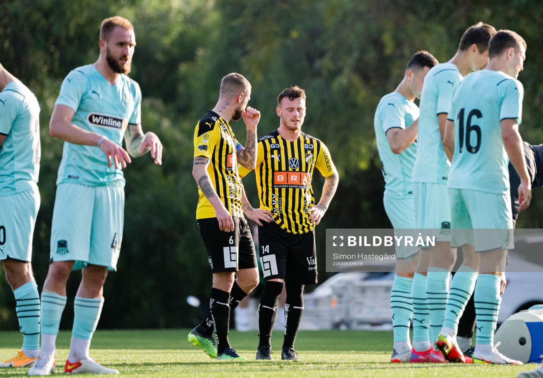 Alexander Faltsetas and Tobias Heintz of Häcken look