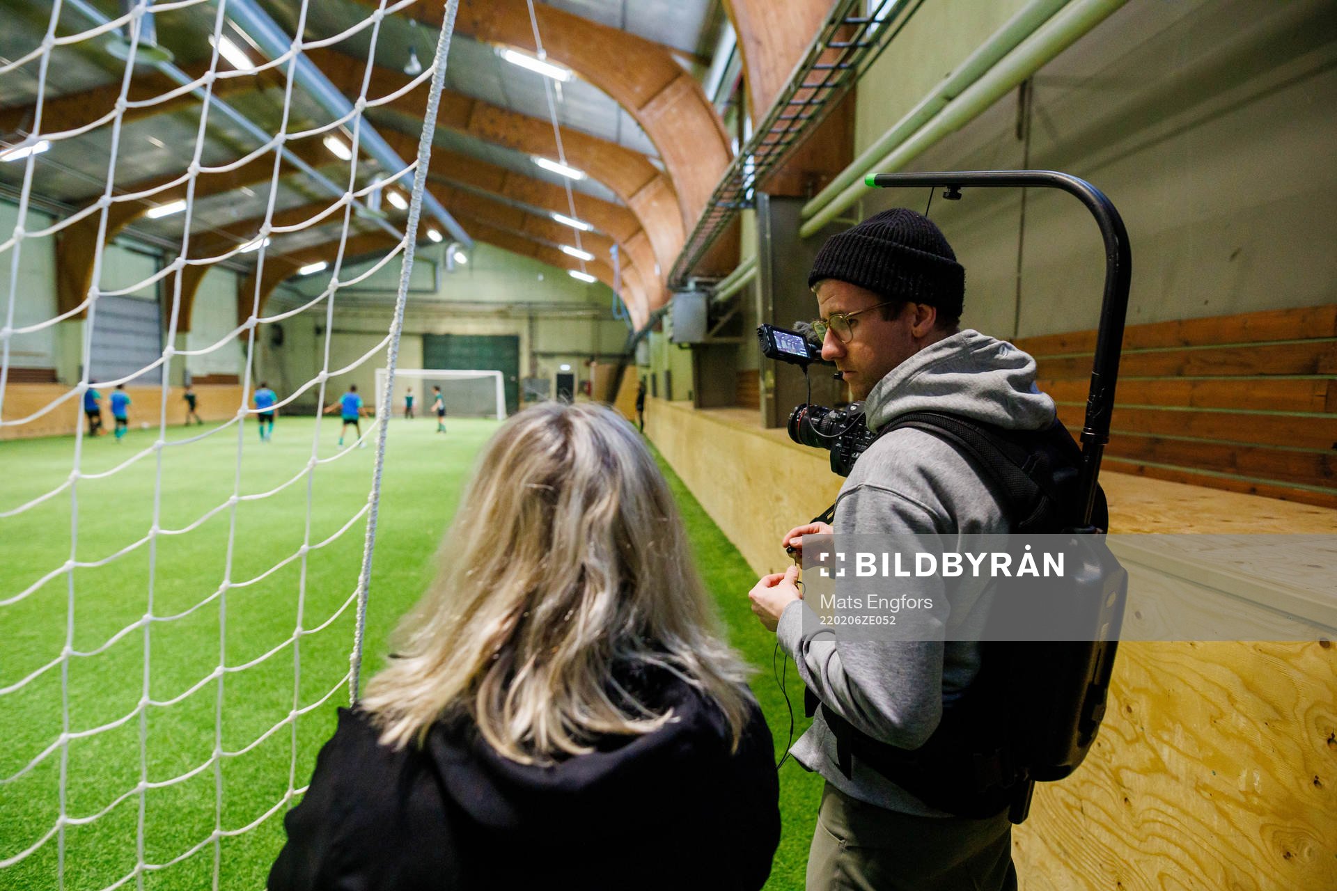 Ett filmteam tittar på Bodens BK FF pojkar 09/10